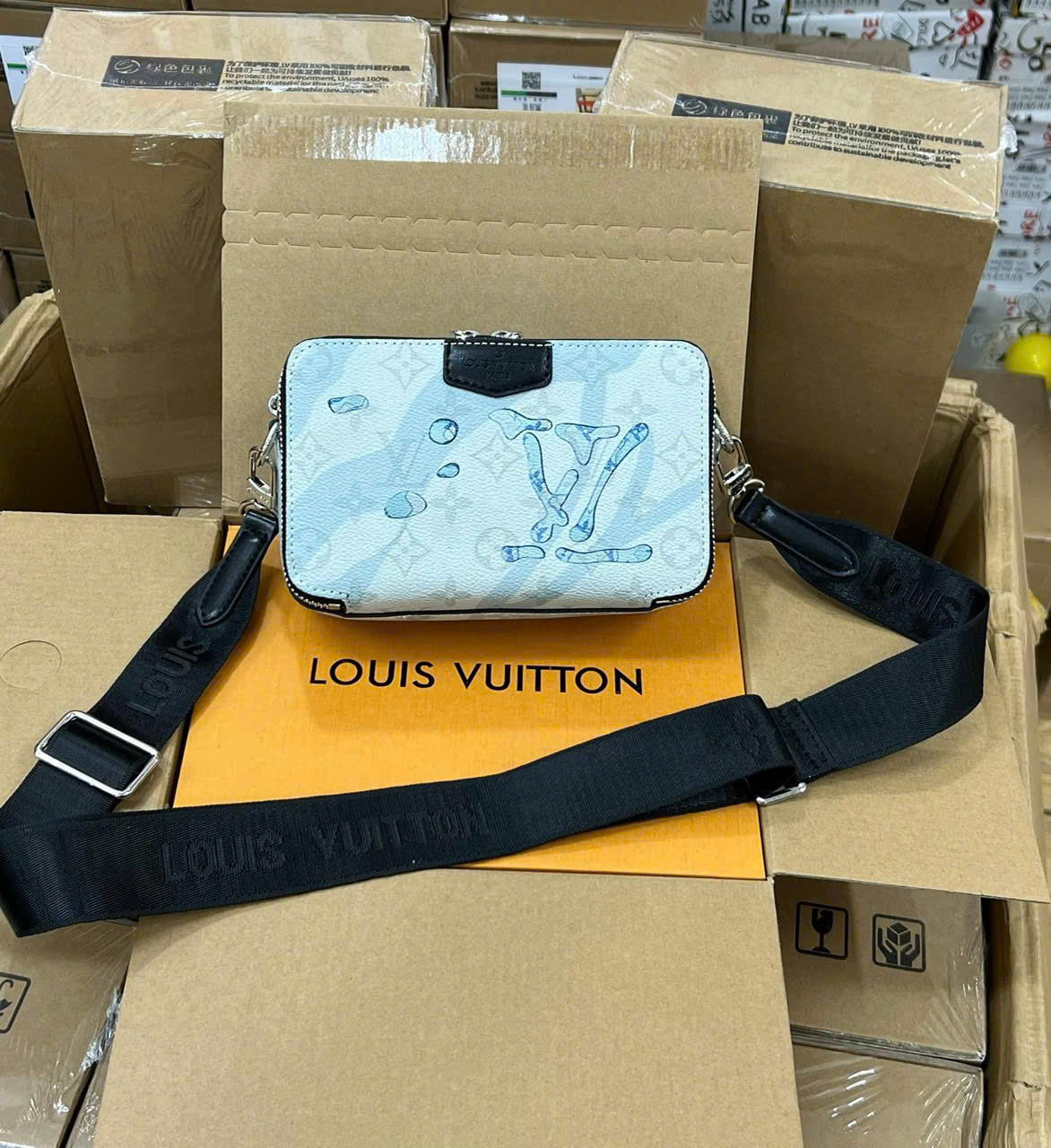 Túi đeo chéo hộp chữ nhật LV xanh biển