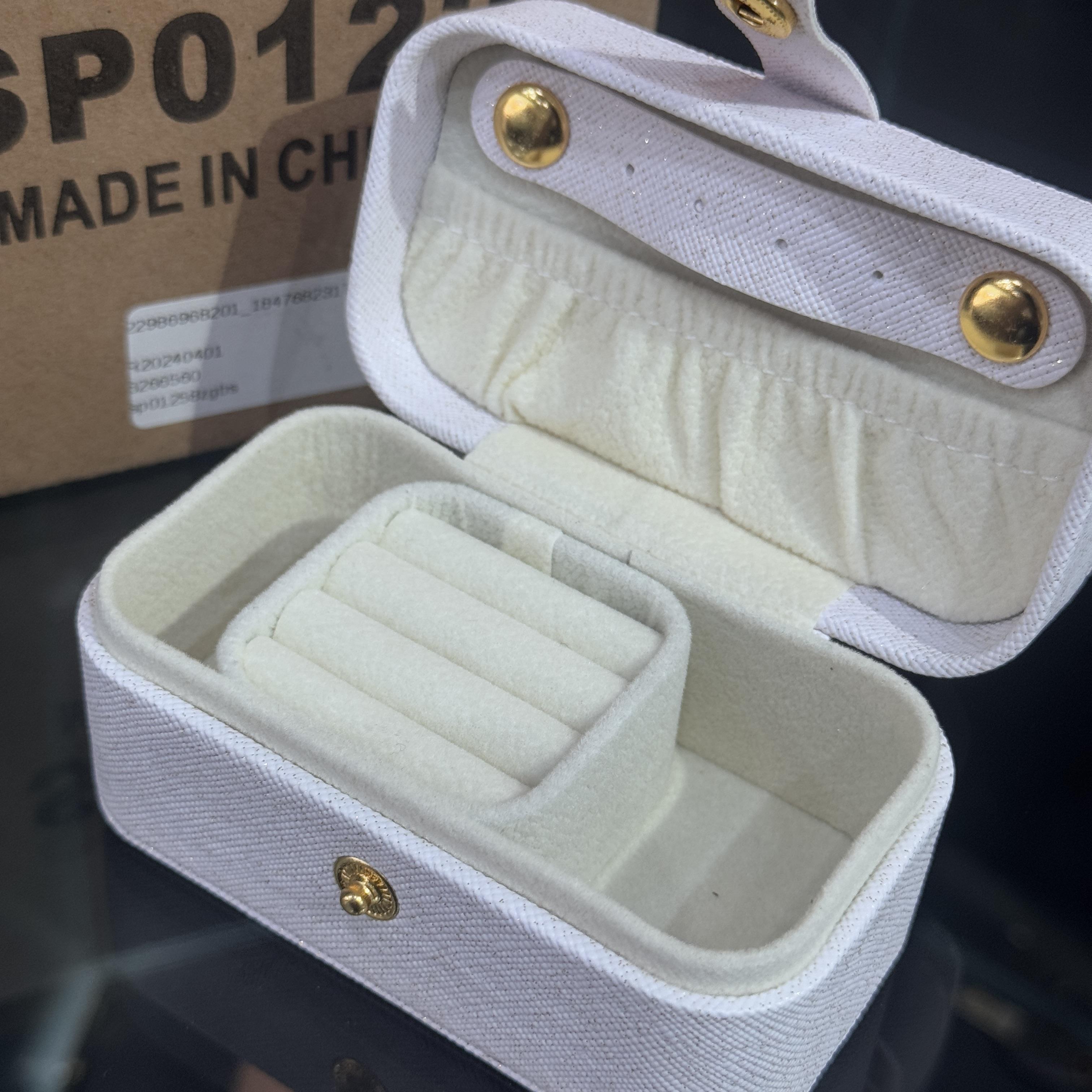 hộp đựng xịn da trắng kim tuyến._thumbnail_3