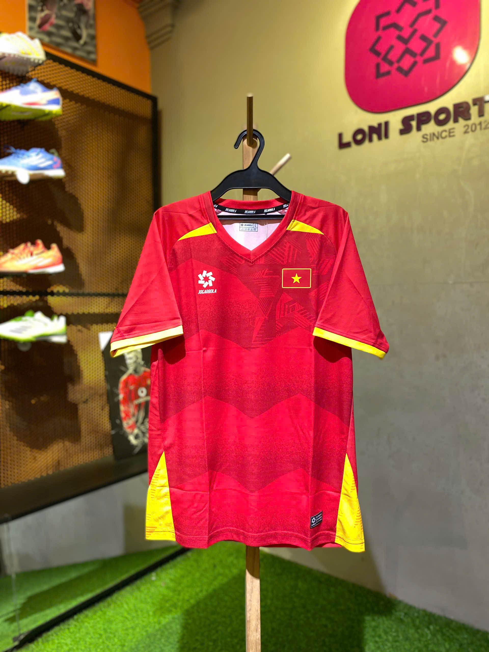 Áo đội tuyển Việt Nam sân nhà đỏ 2025 FAN