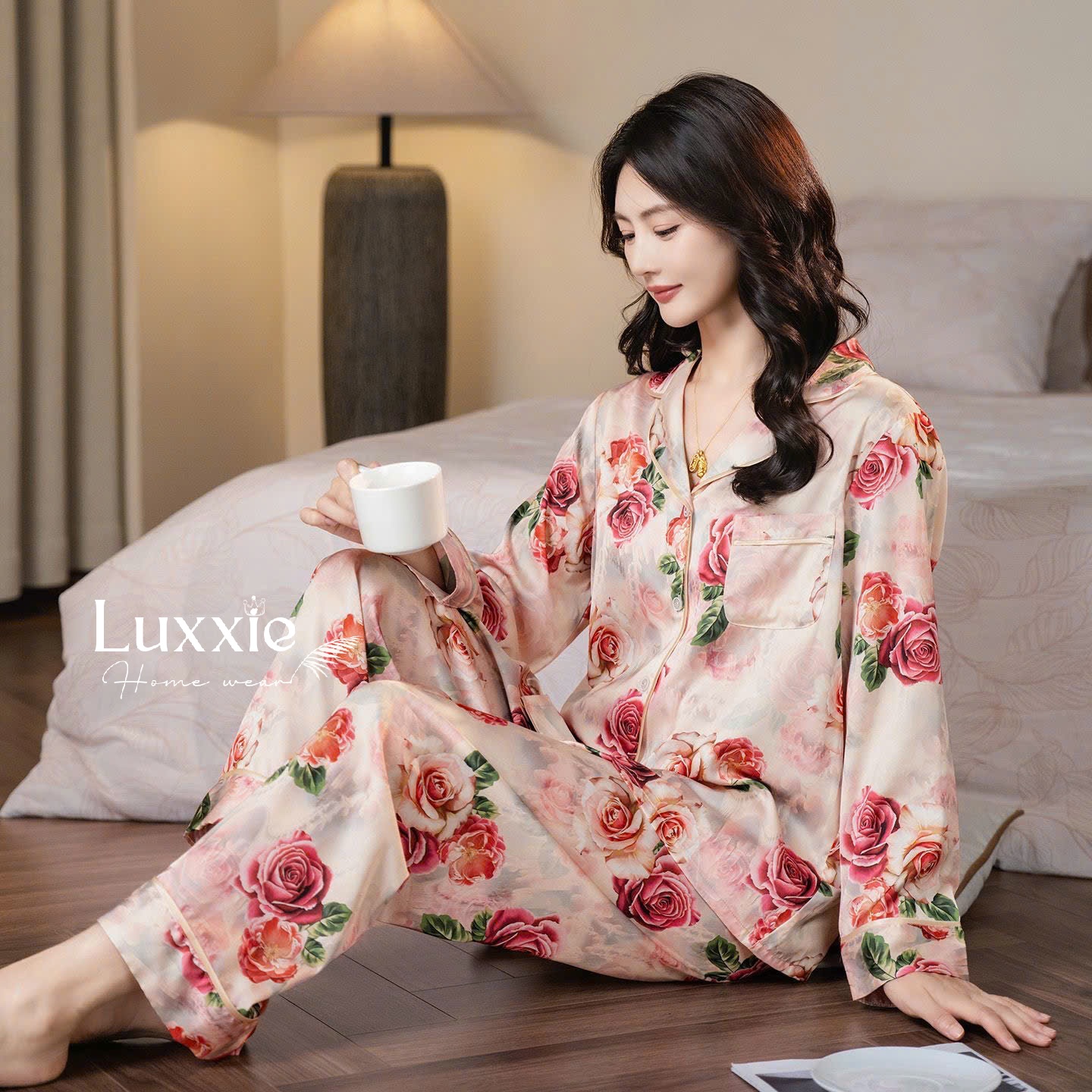 LEDAI07 Pijama lụa họa tiết hoa hồng nền be_thumbnail_2