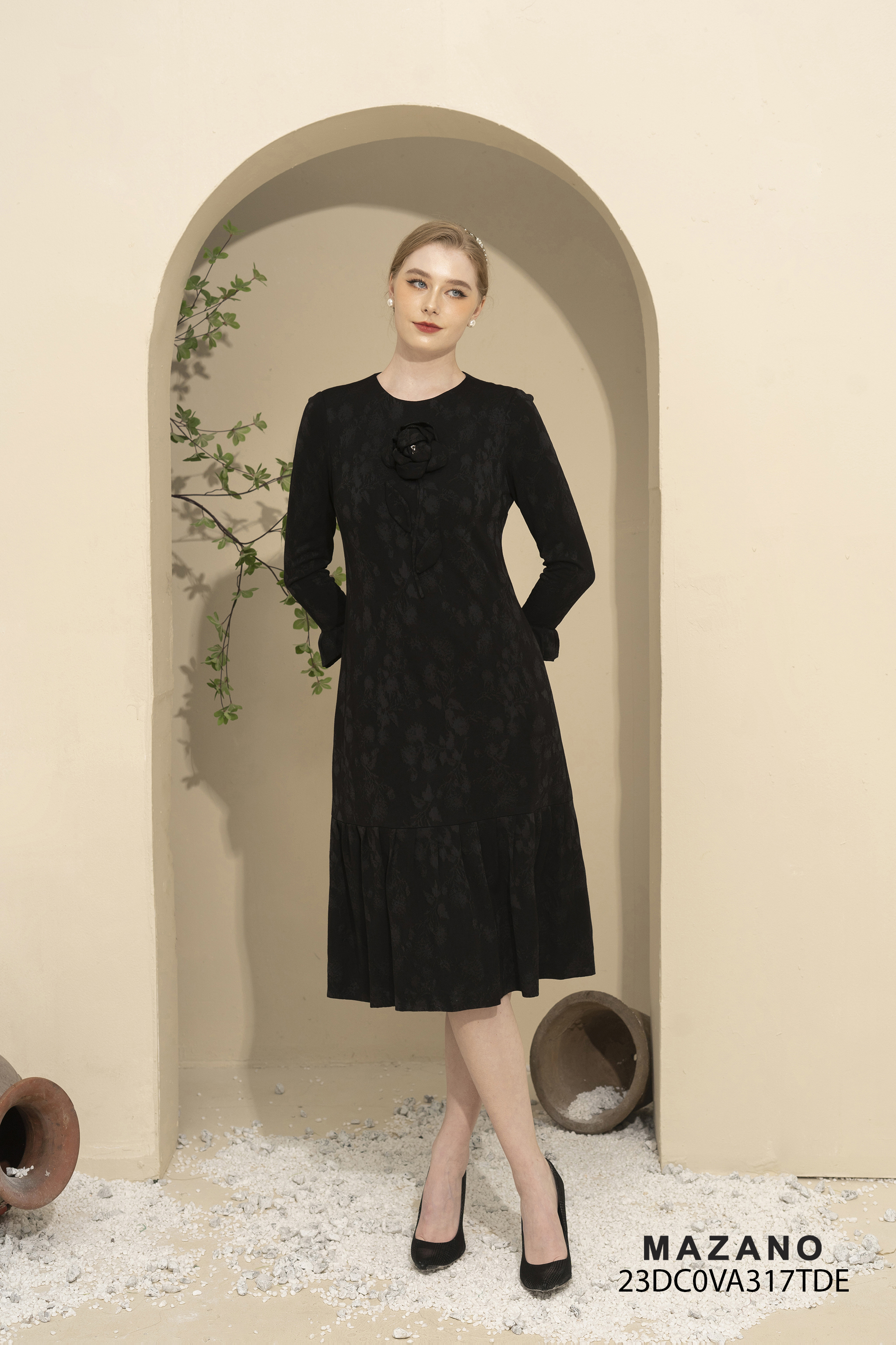 Váy Đầm suông Vải dạ len đính đắp hoa cuốn Cổ tròn Tay dài Dài ngang bắp chân