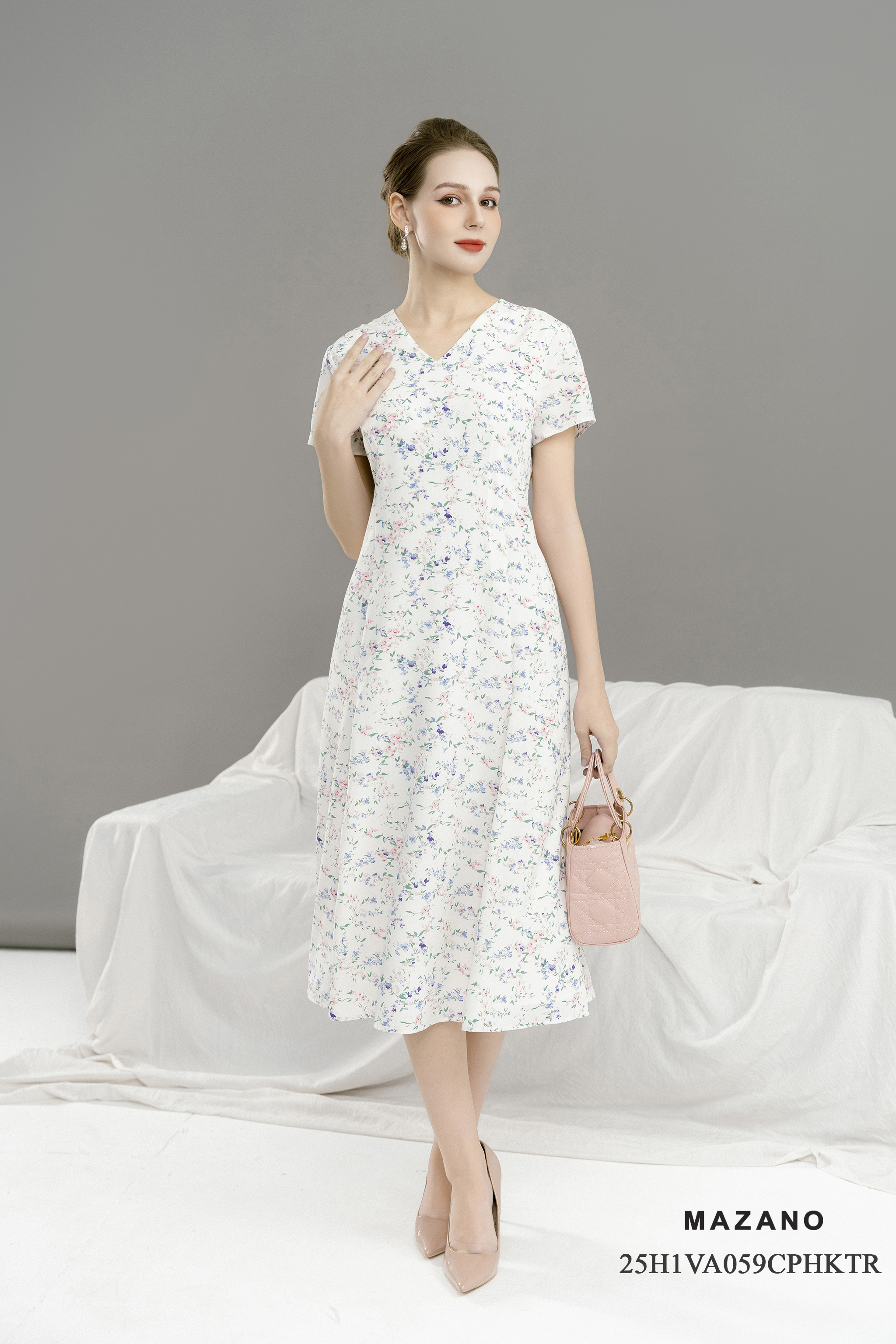 Váy Đầm thân suông nhẹ vừa chân rủ nhẹ Vải thô mỏng Họa tiết hoa nhí Cổ V Tay ngắn Dài váy ngang bắp_thumbnail_2