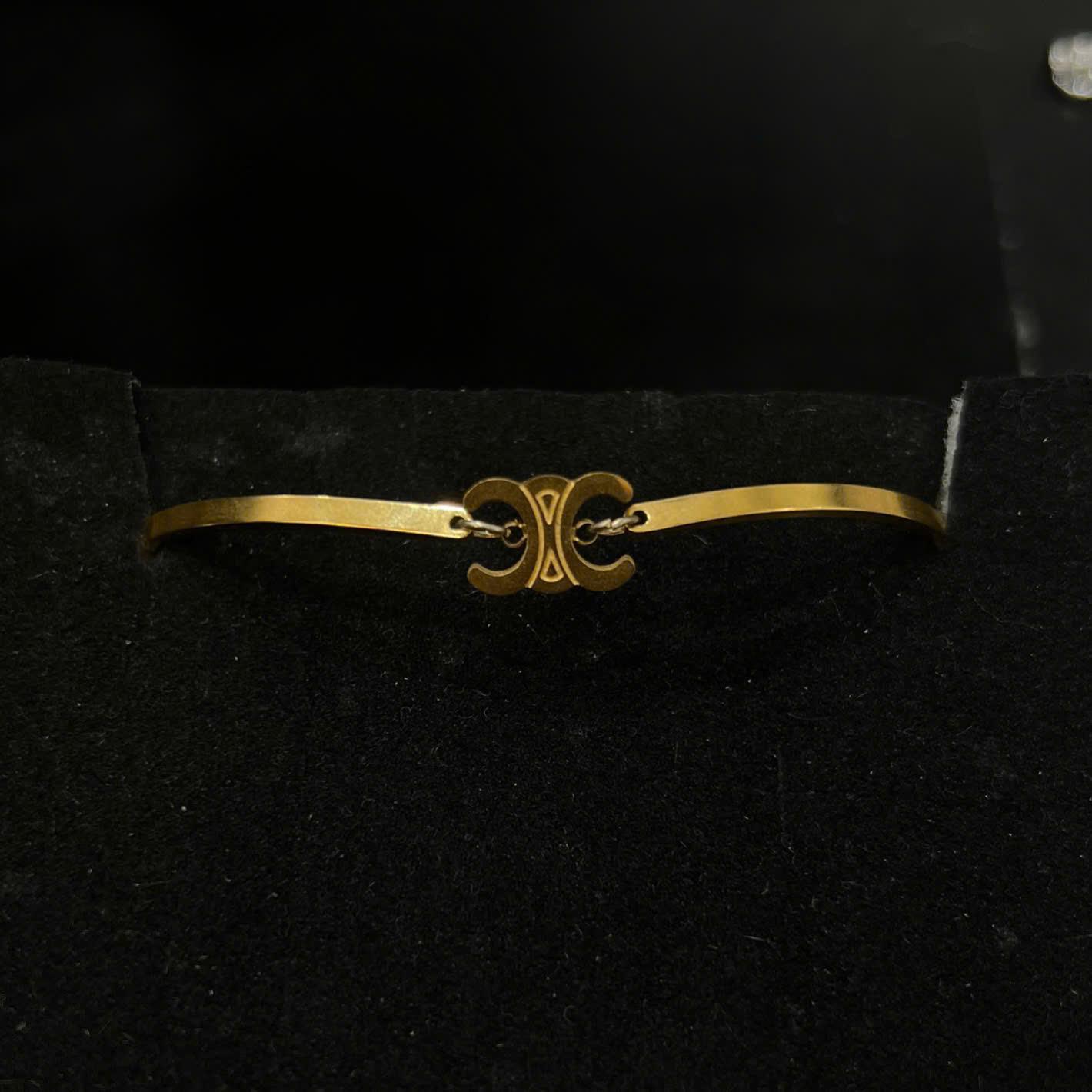 vòng tay titan vàng charm logo Celine trơn_thumbnail_1