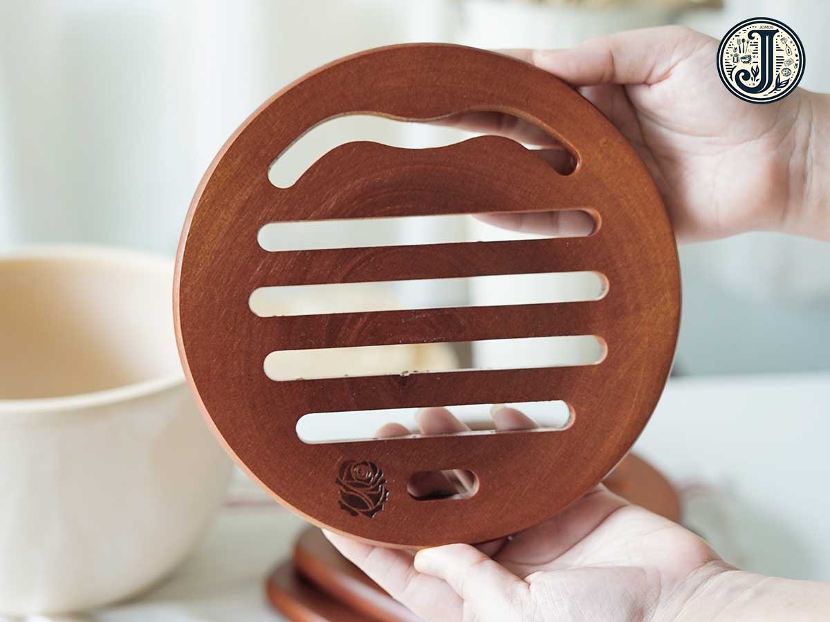 Rế gỗ lót nồi tròn 19cm gỗ xà cừ  J000291