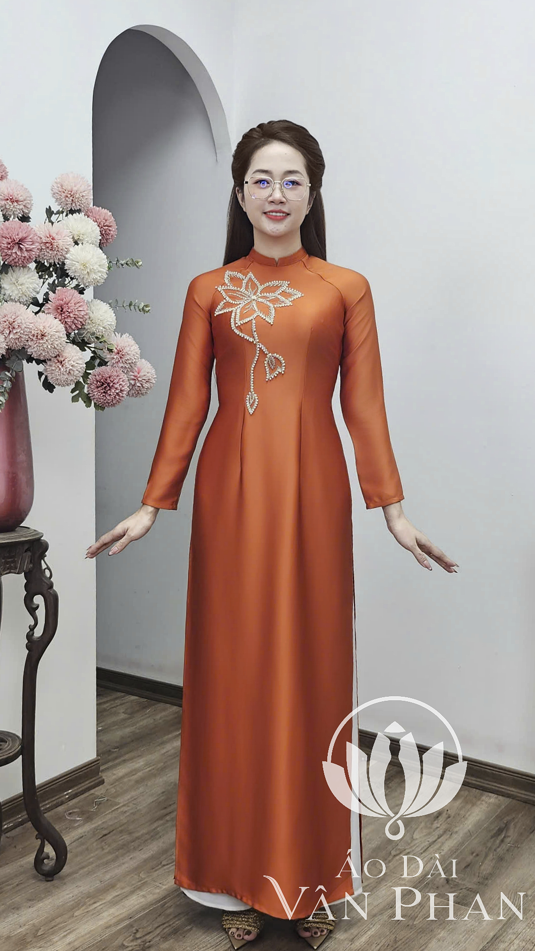 T469 áo dài cổ 2p tay dài lụa tô châu cam cháy đính hoa 350k_thumbnail_2