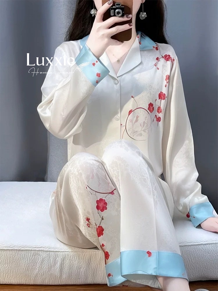N101 Pijama lụa gấm trắng hoa đào viền xanh da trời