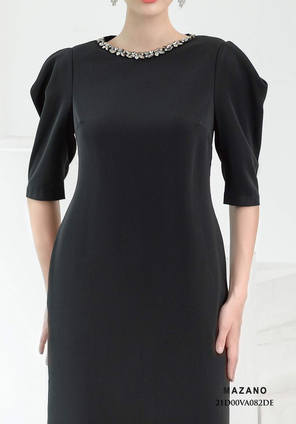 Đầm đen tay bồng cổ đính đá thủ công Mazano_thumbnail_3