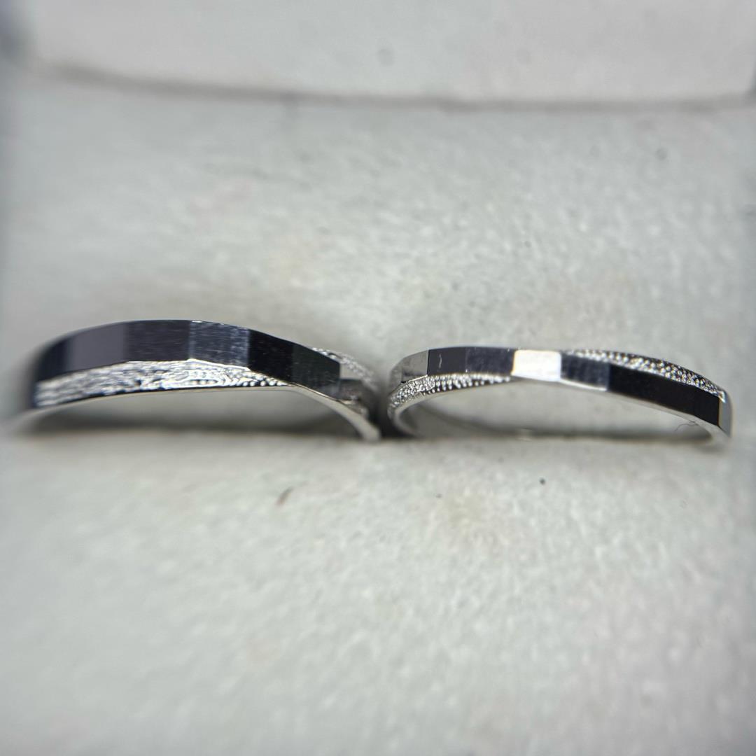 nhẫn cặp bạc si bạch kim dát cạnh vuông viền dải bạc mịn freesize 