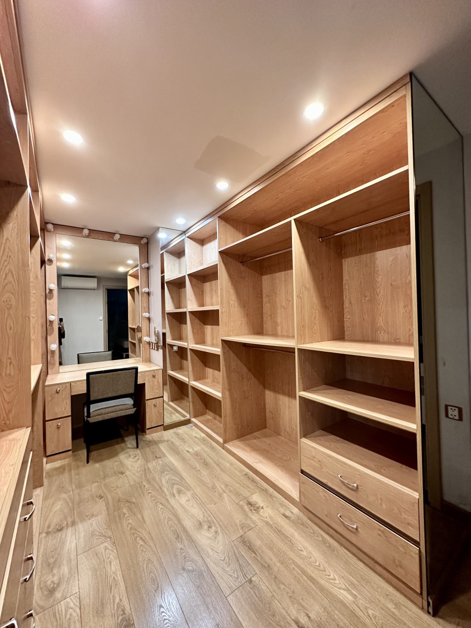 Chú hộ kí gửi cho thuê 3 phòng ngủ The River giá tốt, nội thất chuẩn đẹp._thumbnail_2