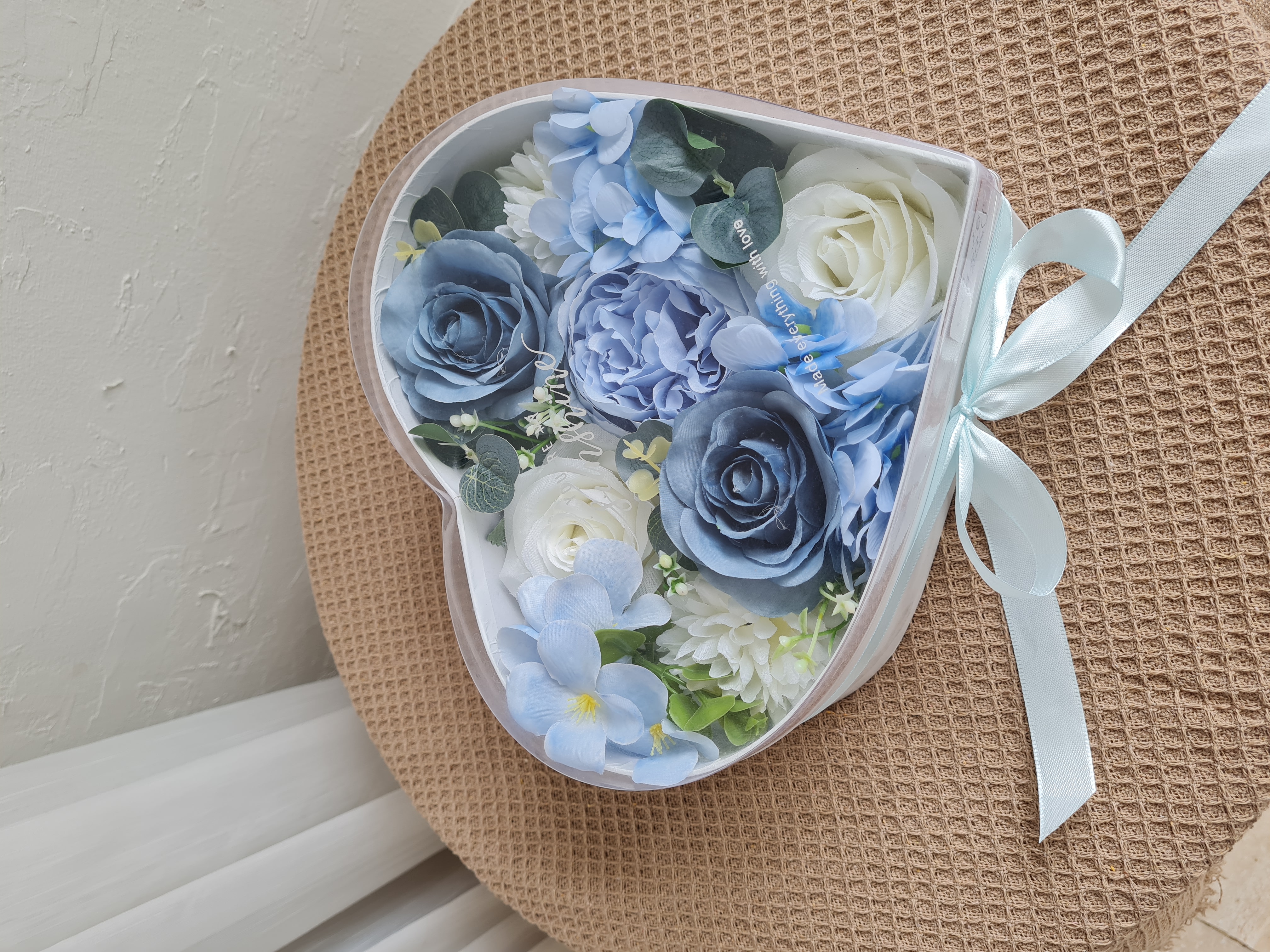 Hộp tim hoa lụa tone xanh Blue