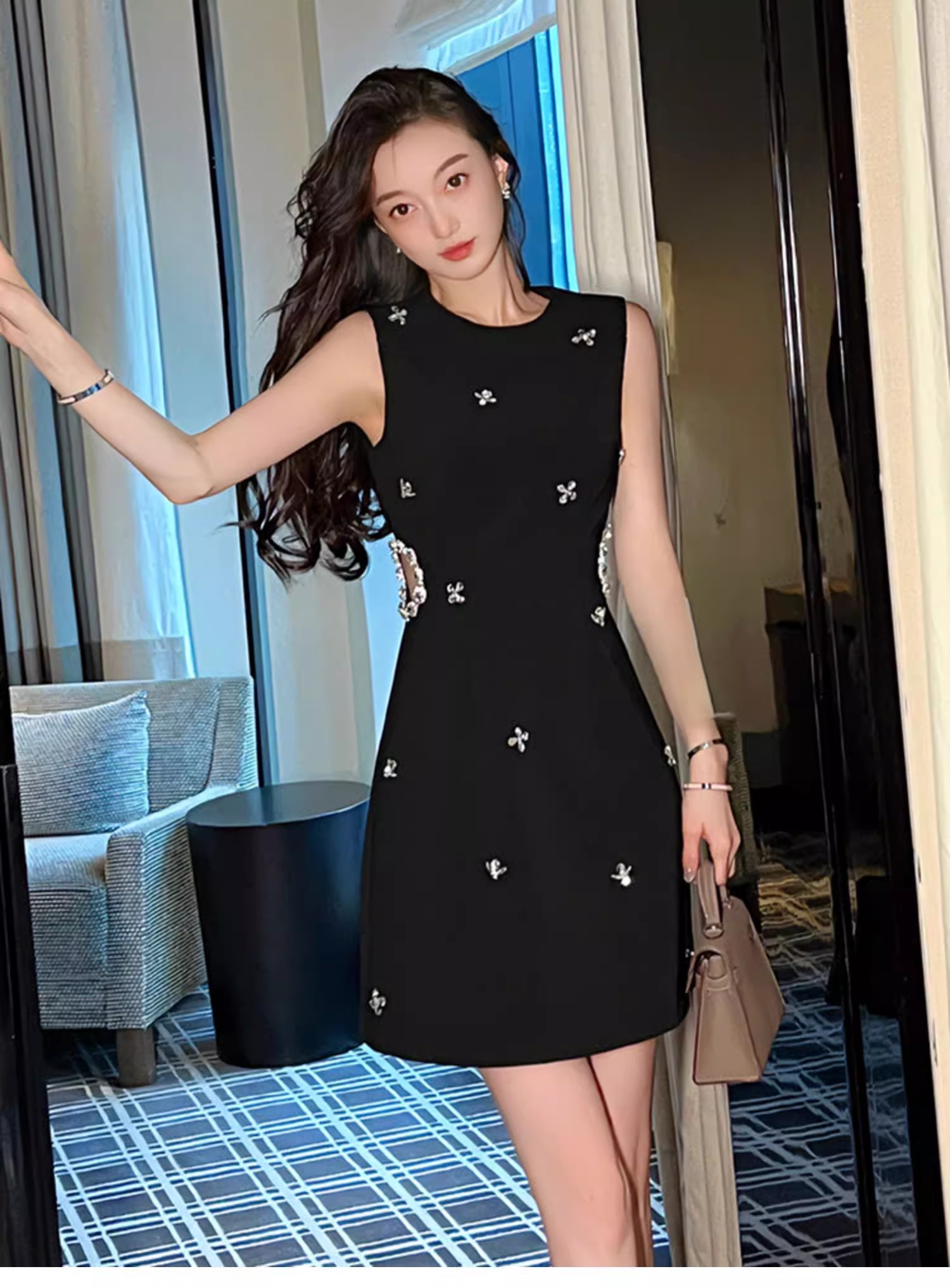 16127-Đầm suông đen đi tiệc  ép hạt cách điệu ( chéo nhật)_thumbnail_0