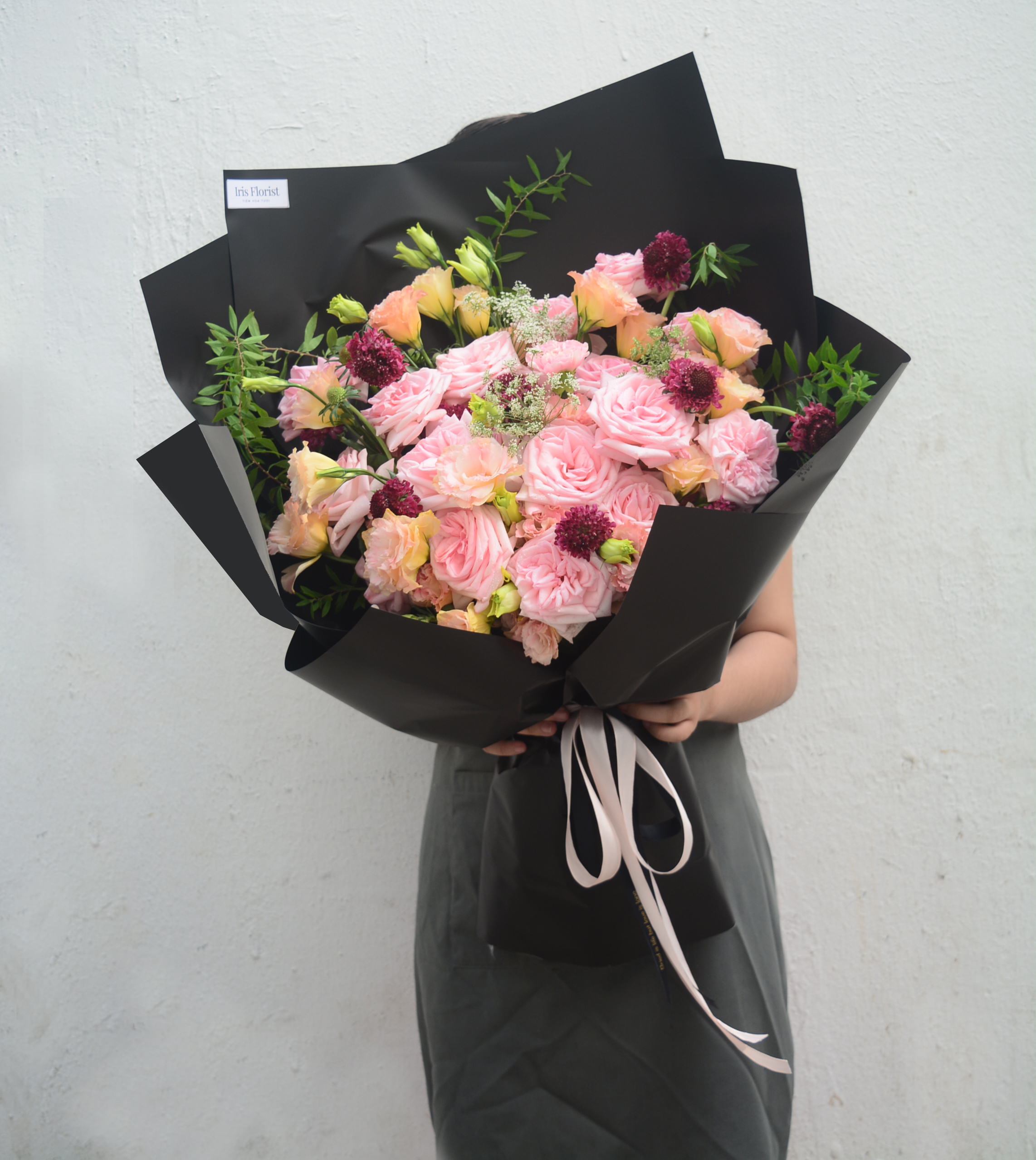 Bó hồng Ohara mix Lan tường kem - Giấy đen - Bó Size L_thumbnail_1
