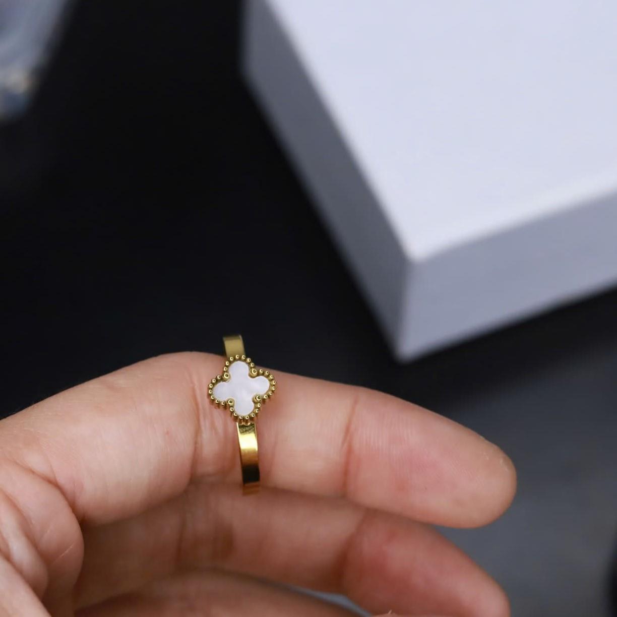 Nhẫn kiểu vancleef trắng size 7_thumbnail_1