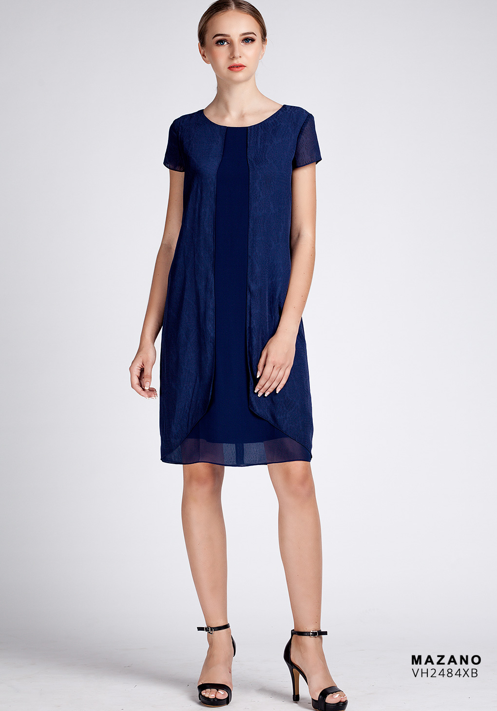 Váy xanh phủ họa tiết chìm