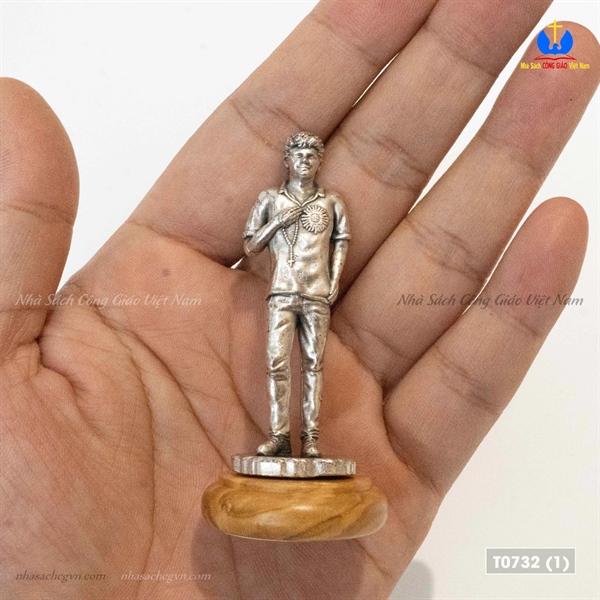 Tượng Thánh Acutis kim loại gỗ ô-liu Italia_thumbnail_2