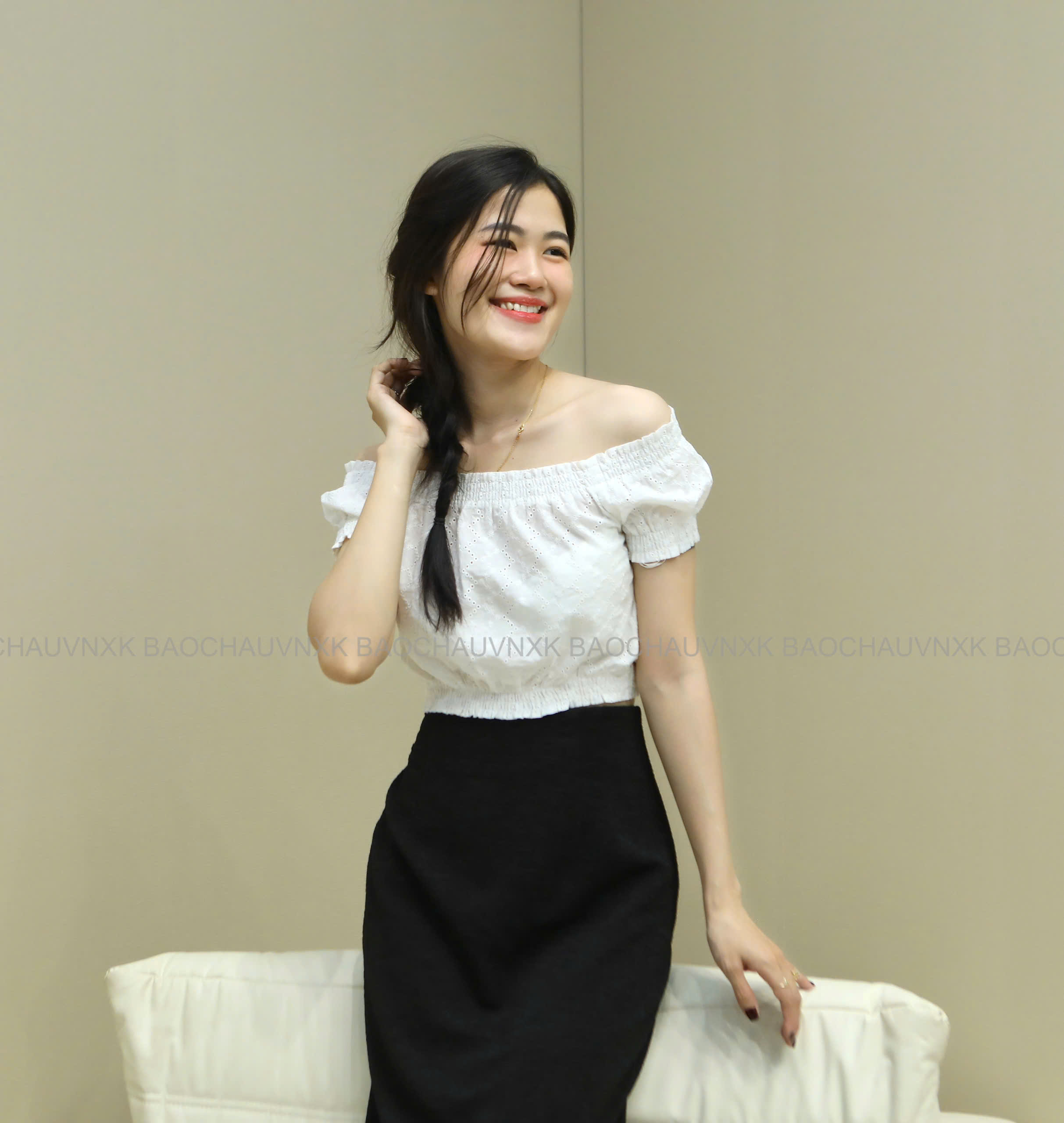 A105 ÁO KIỂU ĐỤC LỔ 2 MÀU_thumbnail_21