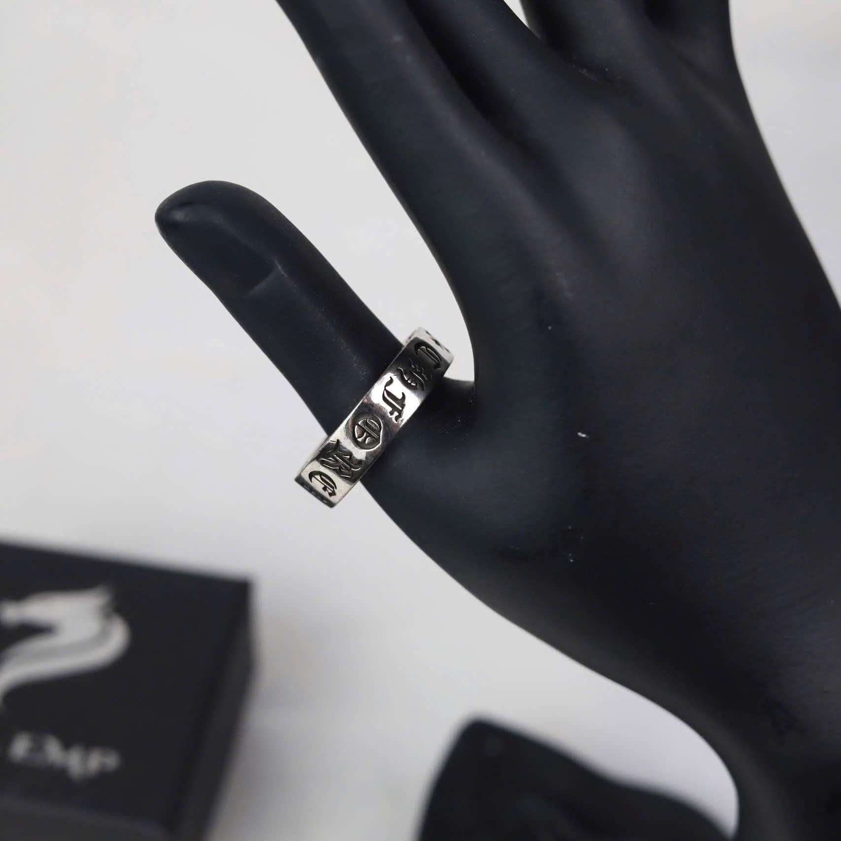 Nhẫn kiểu titan chrome heart viền đá viền chữ_thumbnail_1