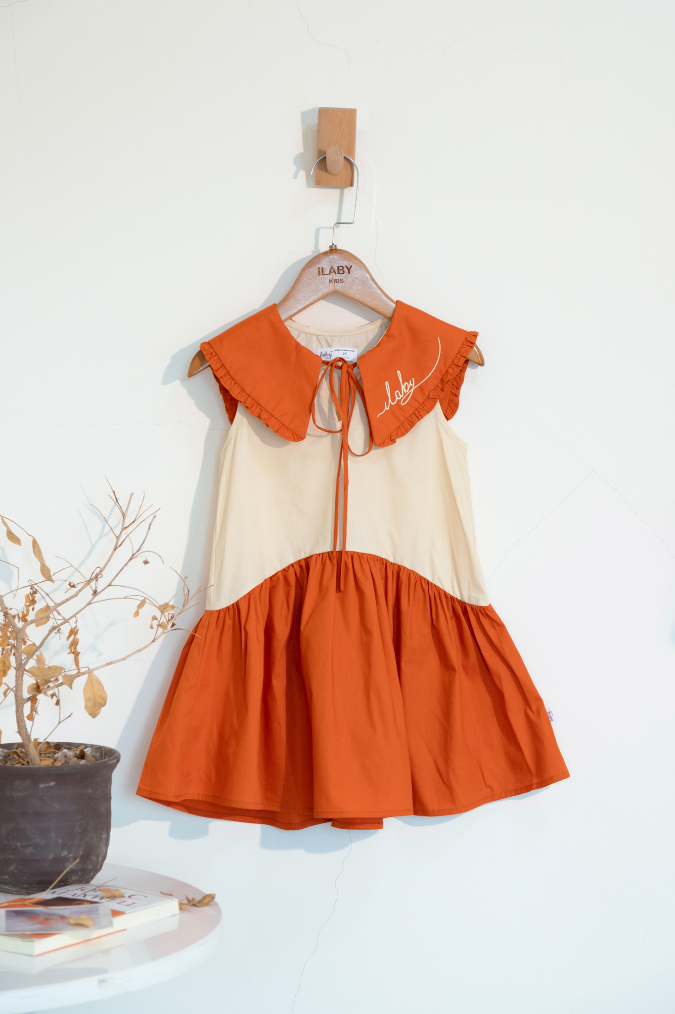 Váy cổ tròn thêu lá cổ Ilaby_thumbnail_0