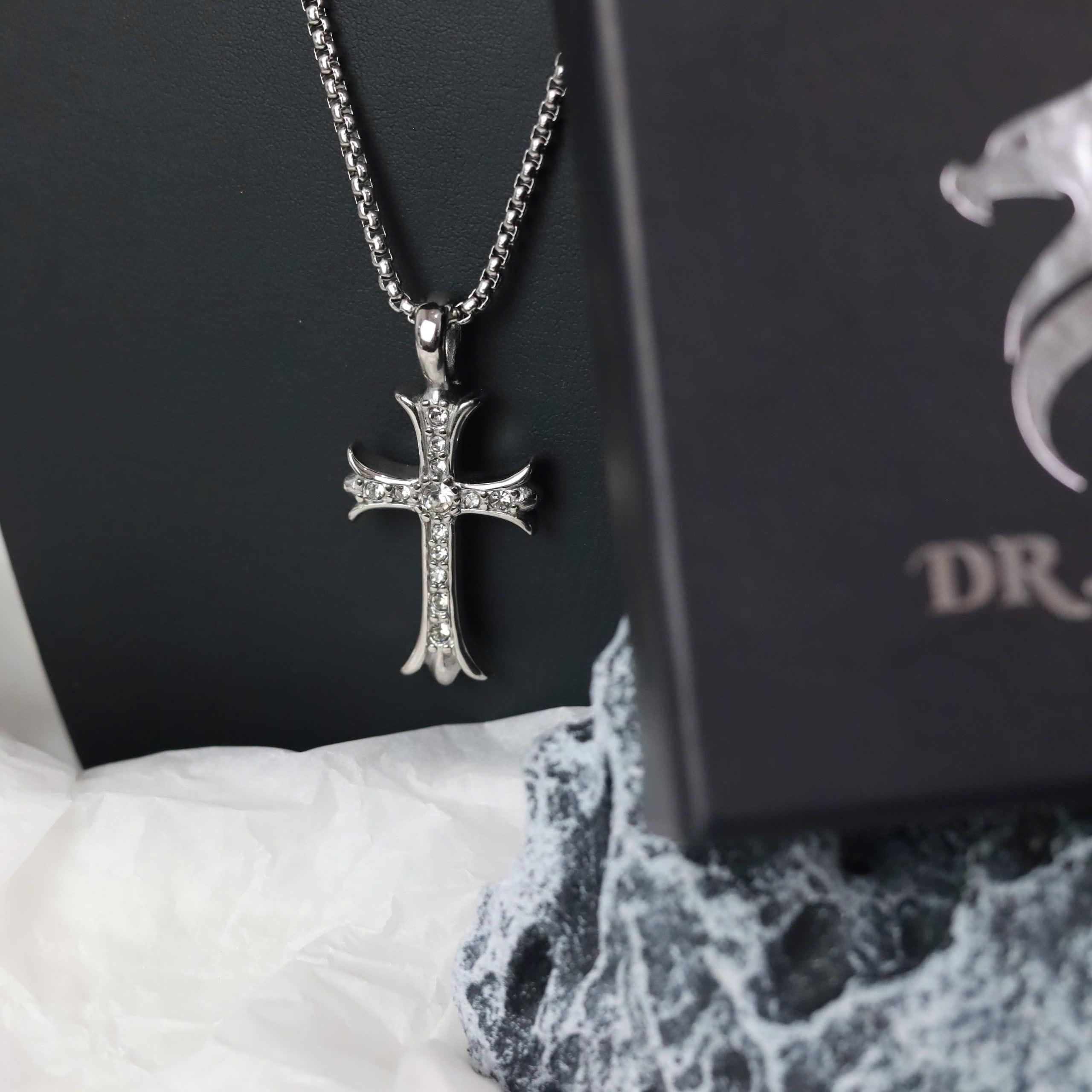 Vòng cổ titan chrome heart thánh giá đính đá_thumbnail_1