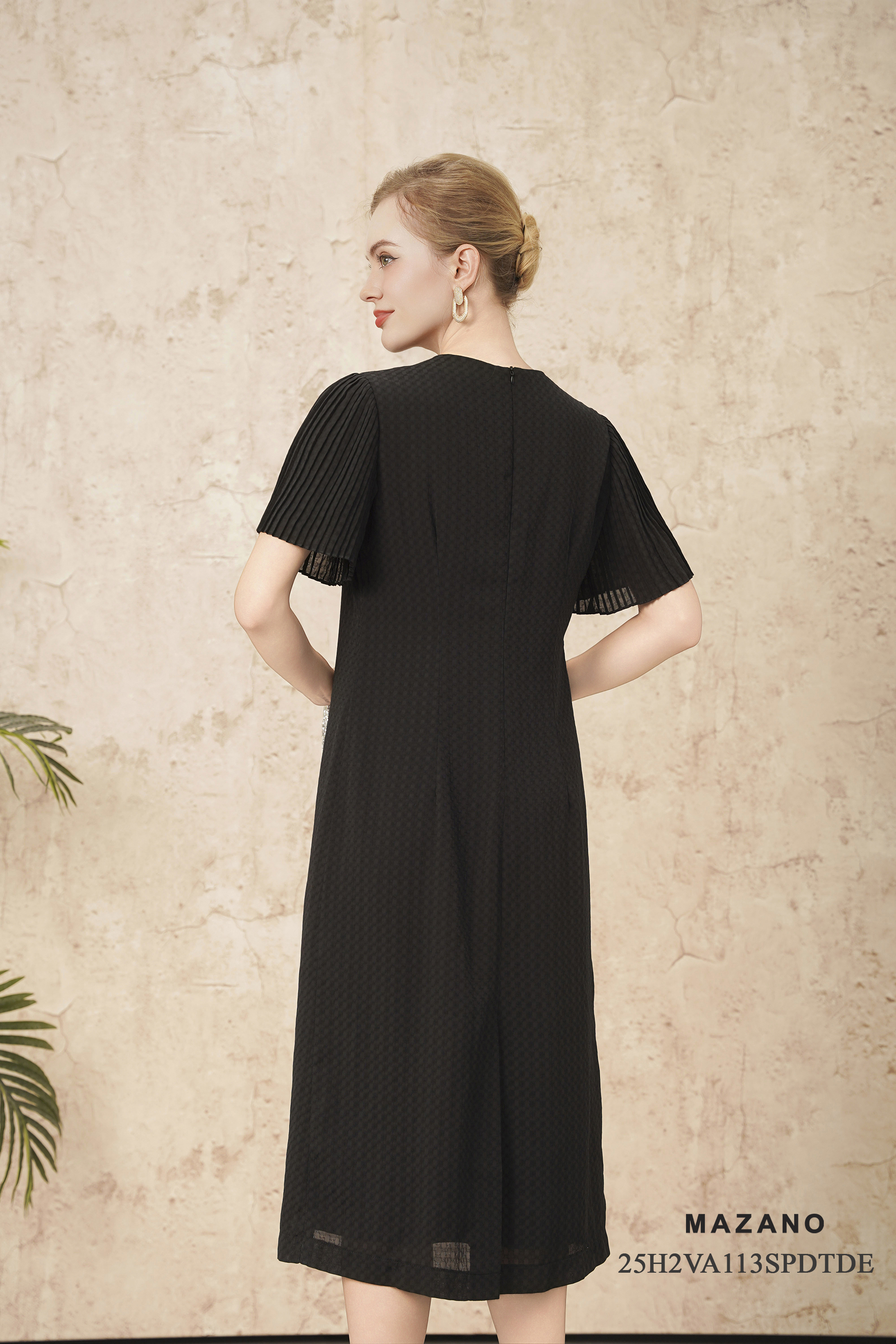 Váy Đầm suông vải voan Đính trang trí cổ Cổ tròn tay ngắn dập ly Dài váy ngang bắp chân_thumbnail_4