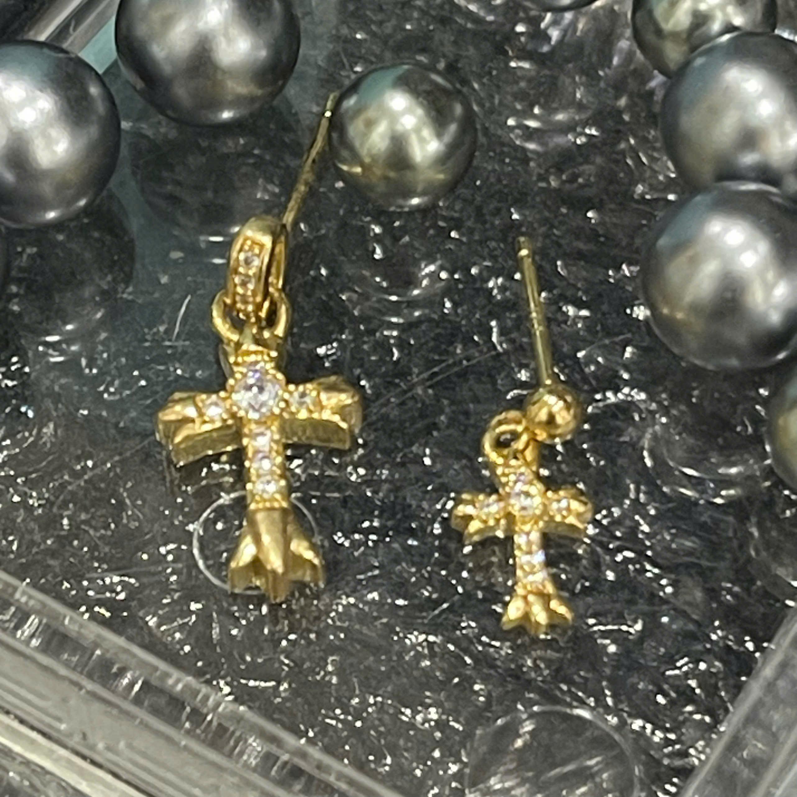 khuyên kiểu cặp vàng rơi thánh giá kim cương to nho