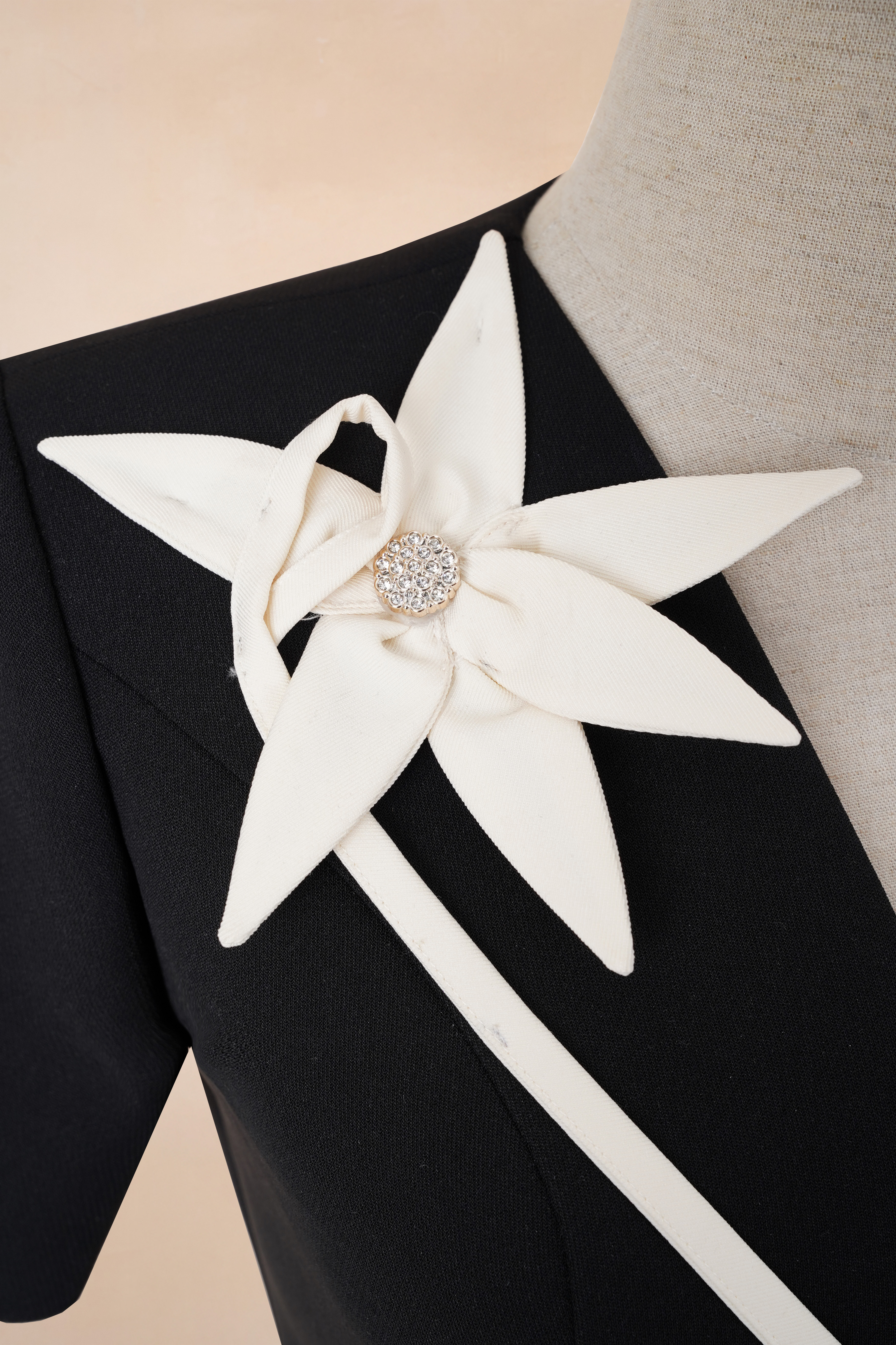 Áo PL Cổ V Hoa Vai_thumbnail_3