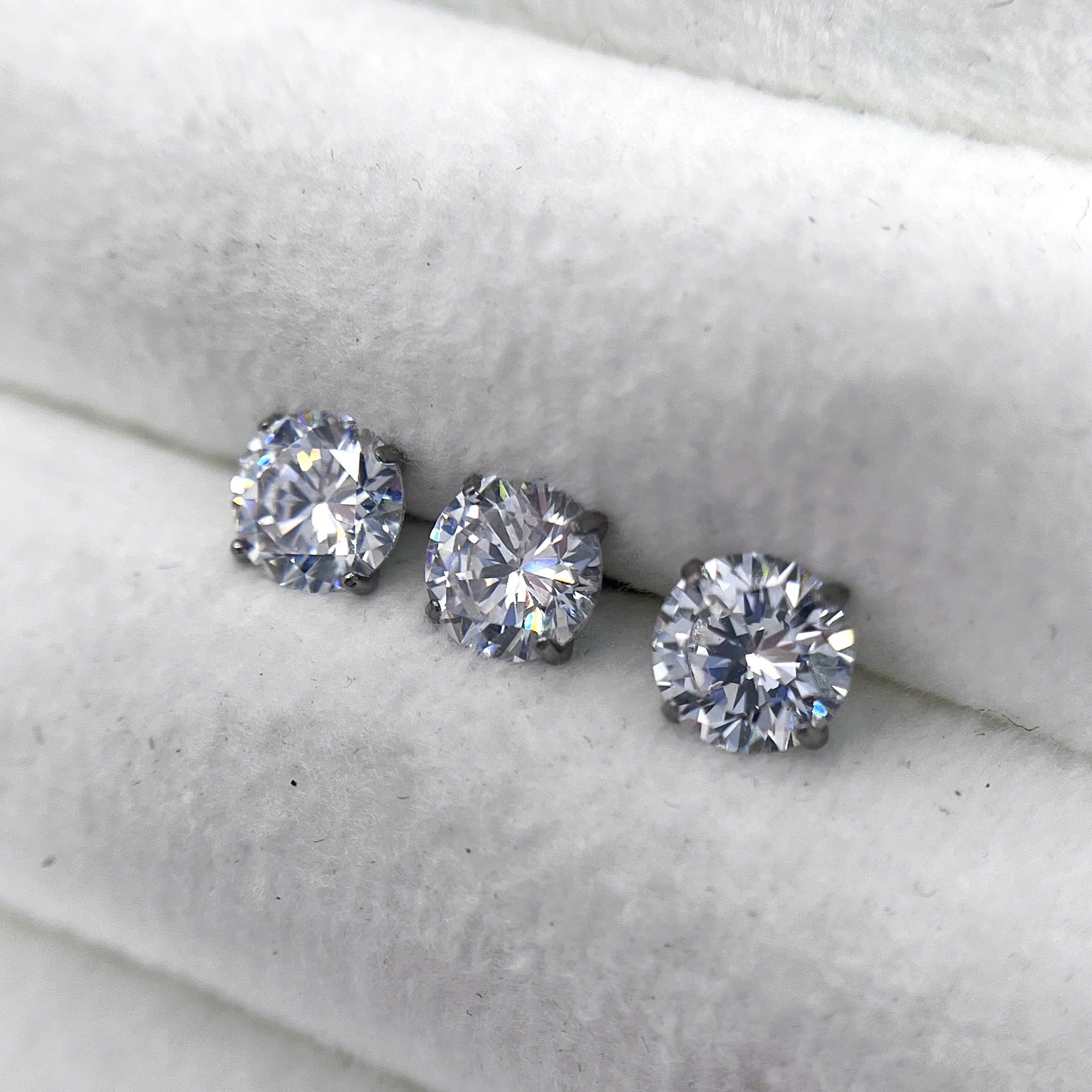 Khuyên kiểu titan kim cương đít dẹt chấu size 6_thumbnail_2