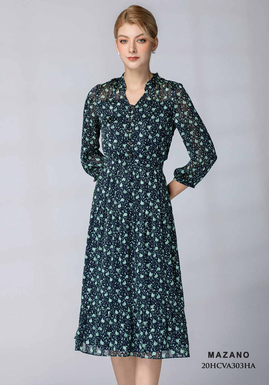 Đầm xanh họa tiết bùng eo