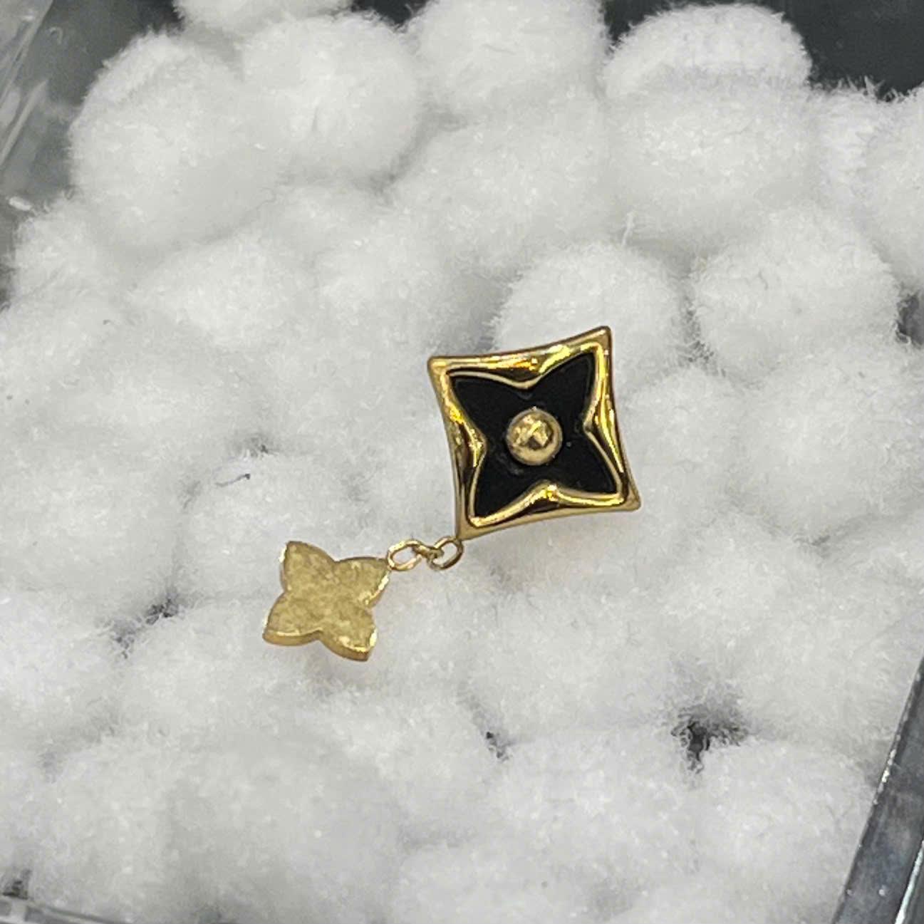 khuyên kiểu cặp LV thoi rơi bốn lá vàng