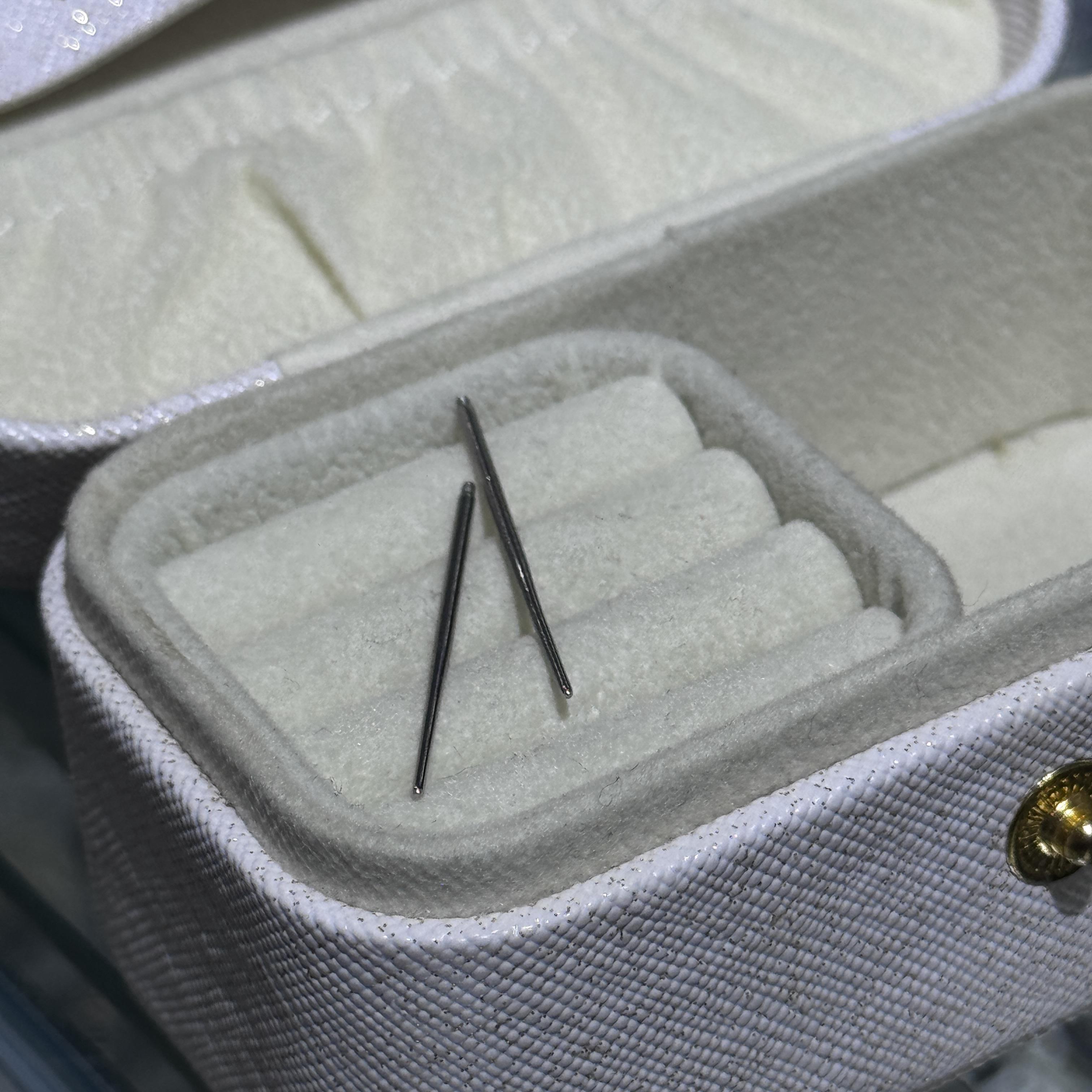 pin tapper hỗ trợ đeo khuyên ren trong 0.9x1.2_thumbnail_1