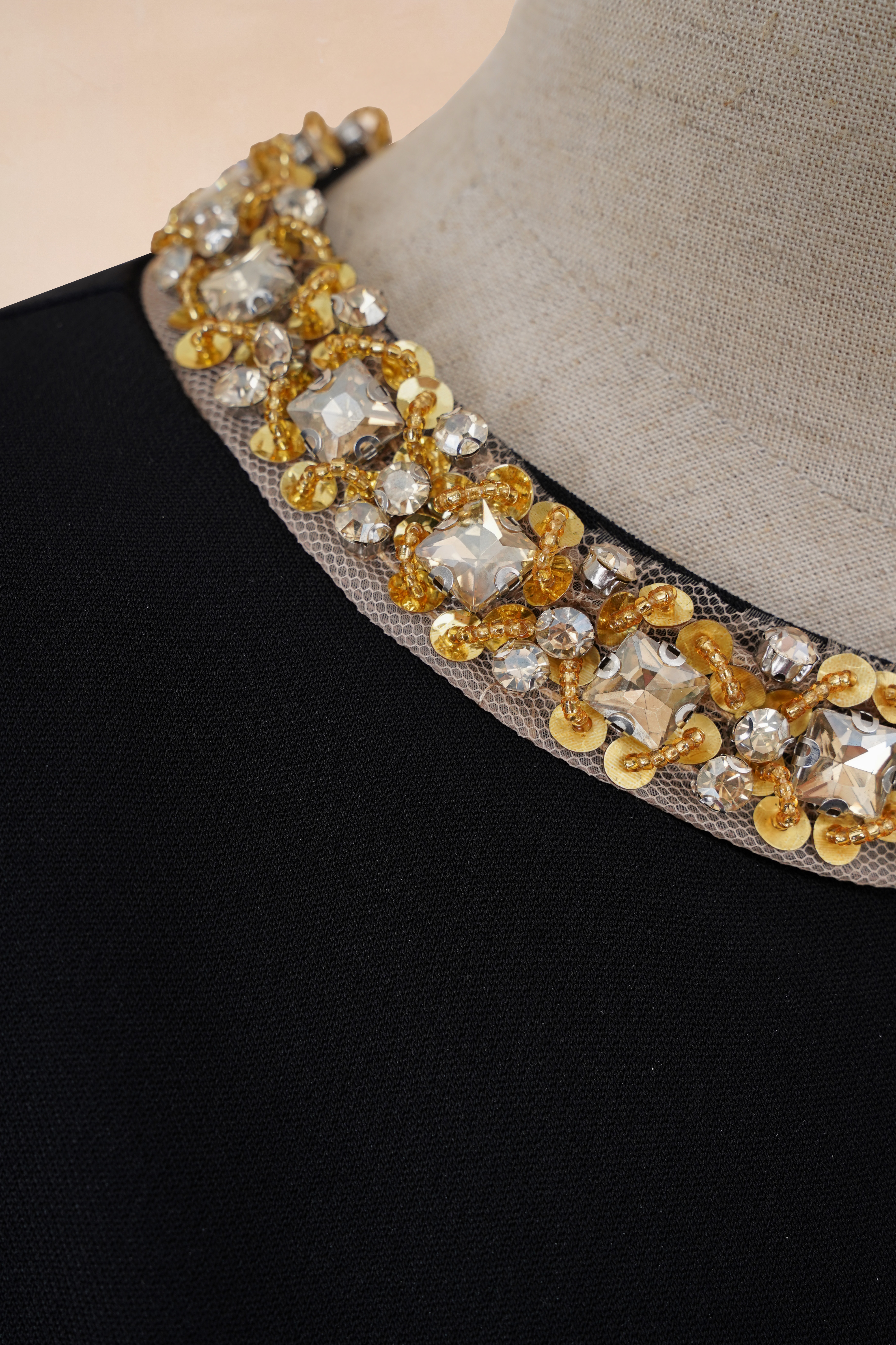 Đầm Bút Chì Trơn Cổ Đá_thumbnail_7