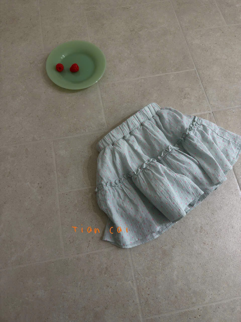 A46 - Chân váy xanh mint chấm bi hồng lưng chun tầng bèo hãng Tian Cai (Sz90-130)