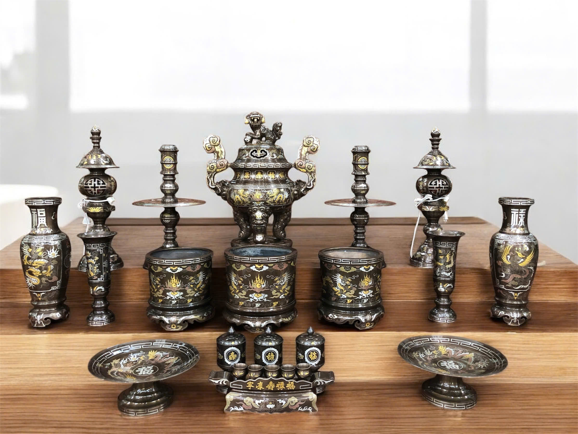 Bộ đỉnh thờ đầy đủ phụ kiện đúc đồng đỏ khảm ngũ sắc cao cấp 