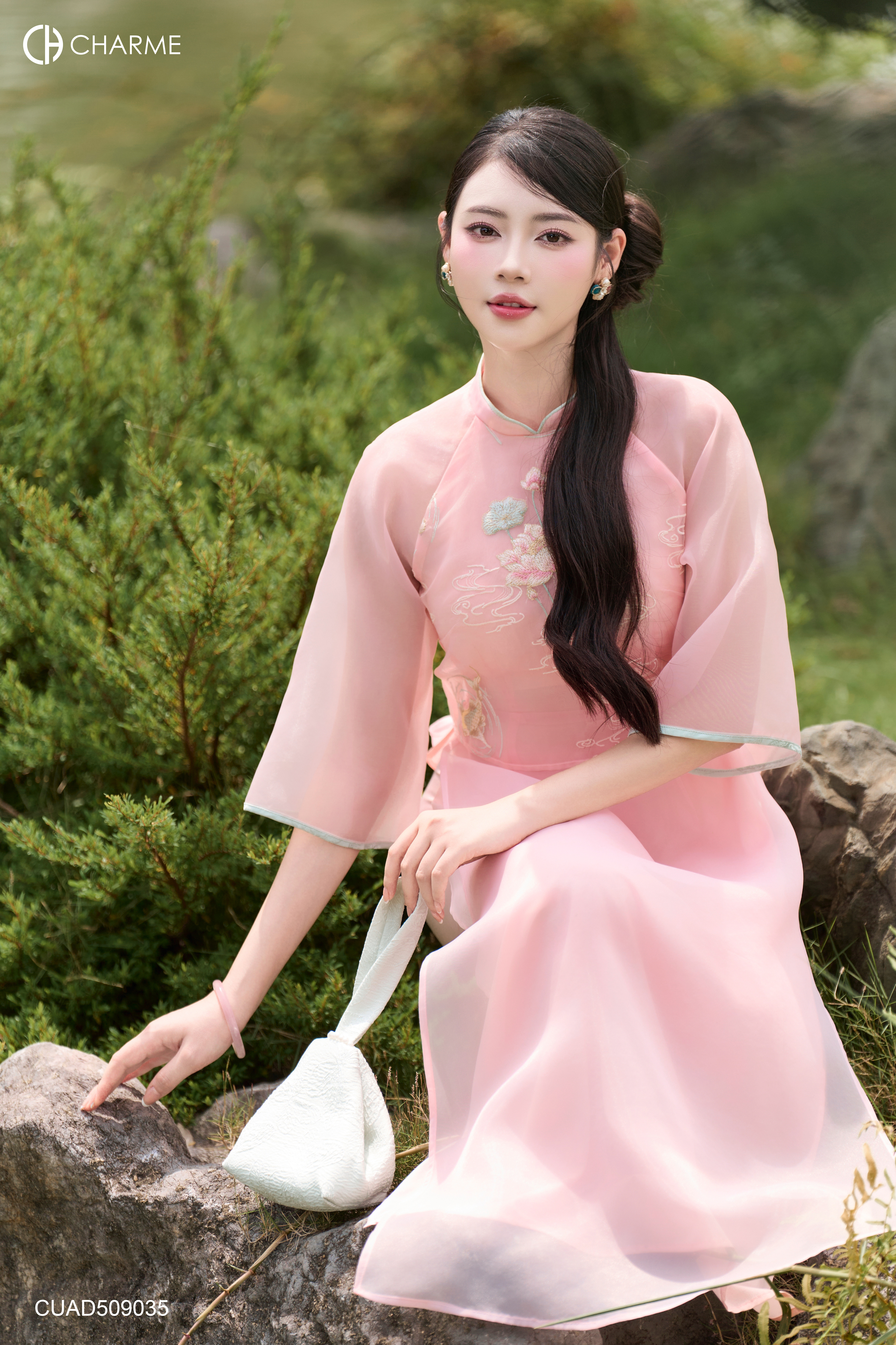 Áo dài tơ thêu hoa sen_thumbnail_2