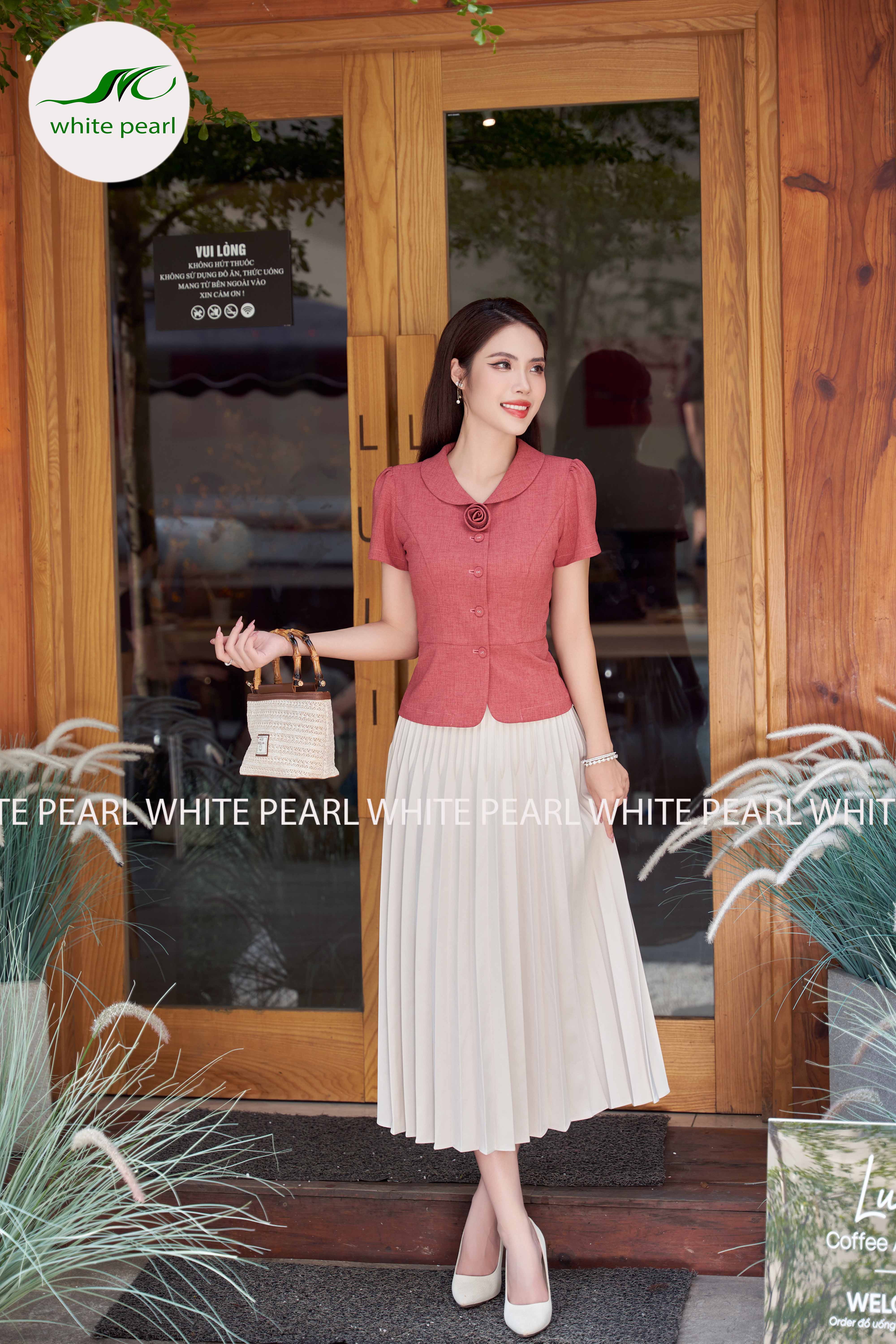 Áo ký giả cổ sam đính hoa màu hồng kết hợp chân váy xòe thời trang công sở White Pearl_thumbnail_3