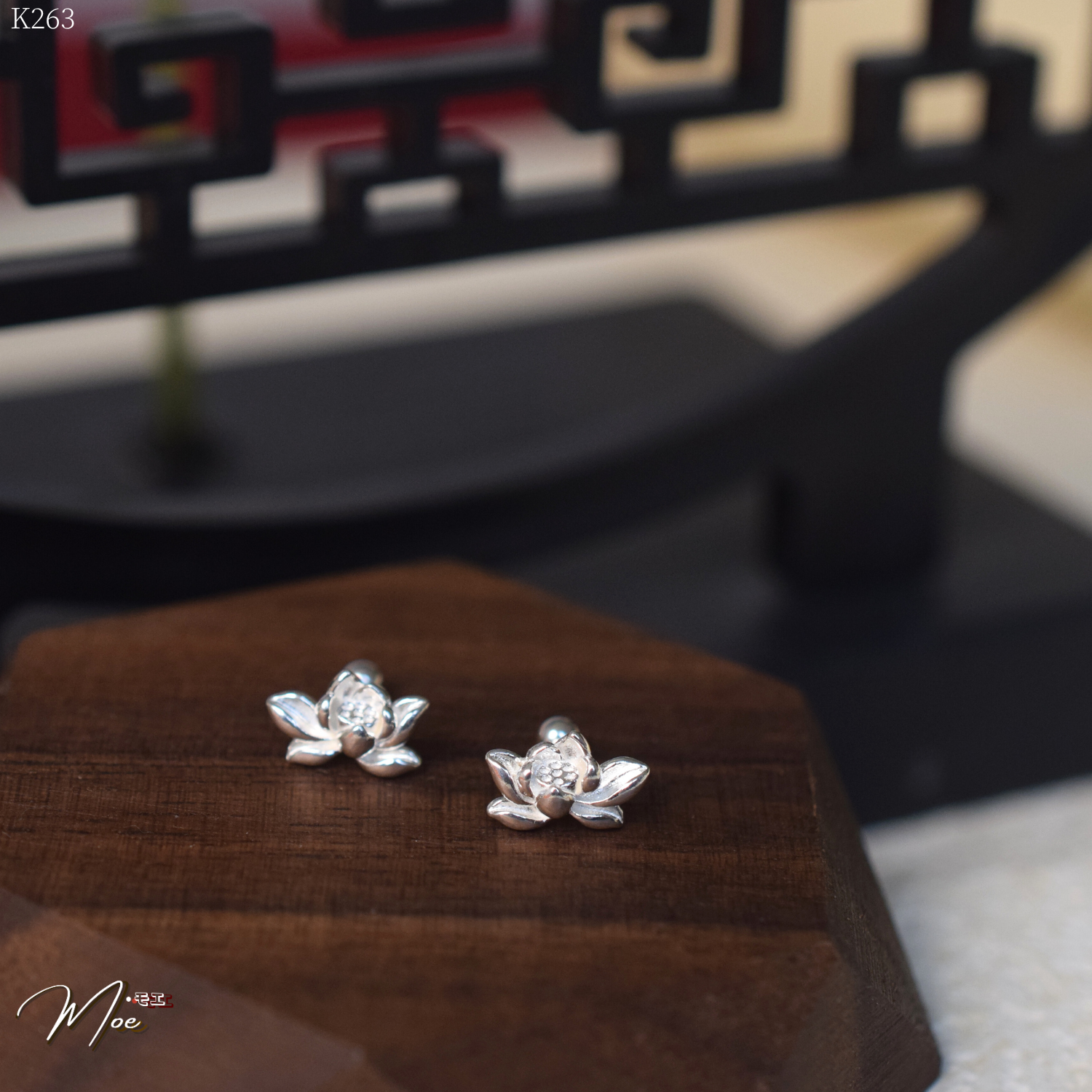 K263 - Khuyên hoa sen cách điệu