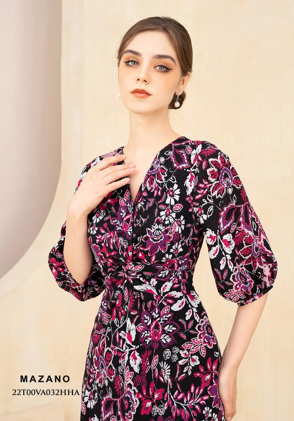 Đầm họa tiết xoắn ngực eo cao chân rủ_thumbnail_3