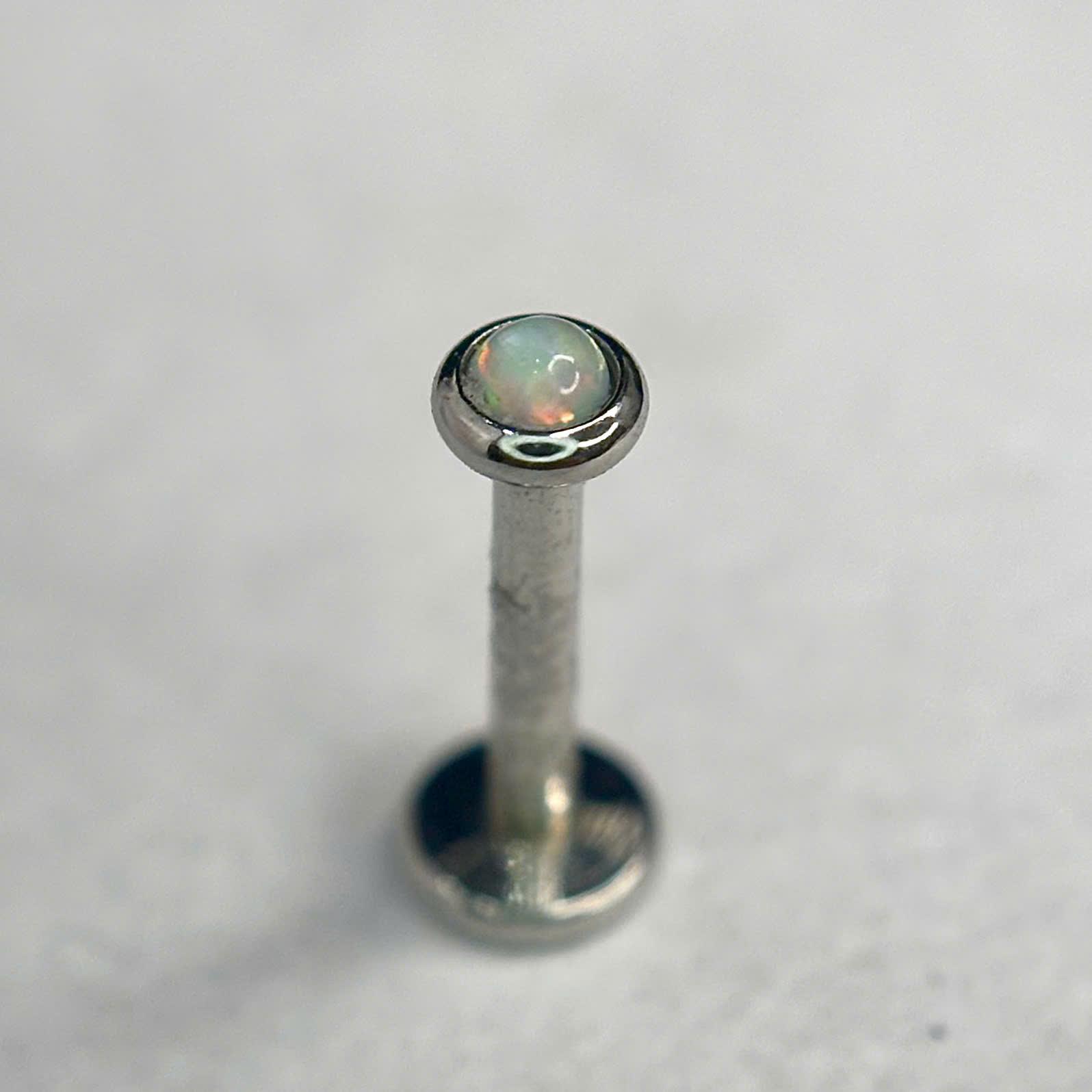 Opal đít dẹt trắng size 3.