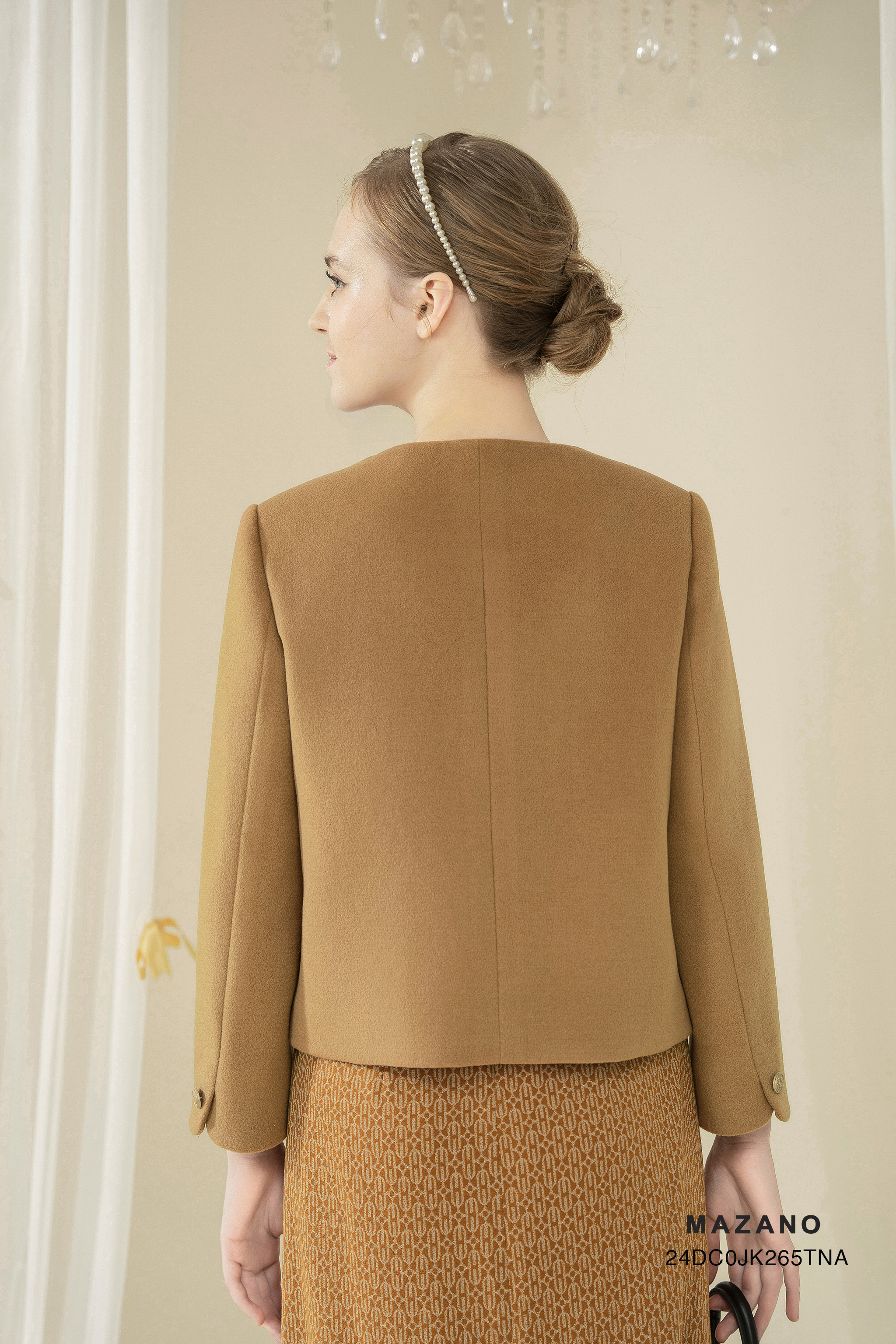 Áo khoác suông ngắn Vải Dạ nhập khẩu Đính trang trí hoa cuốn Vổ V Tay dài Dài qua eo_thumbnail_3