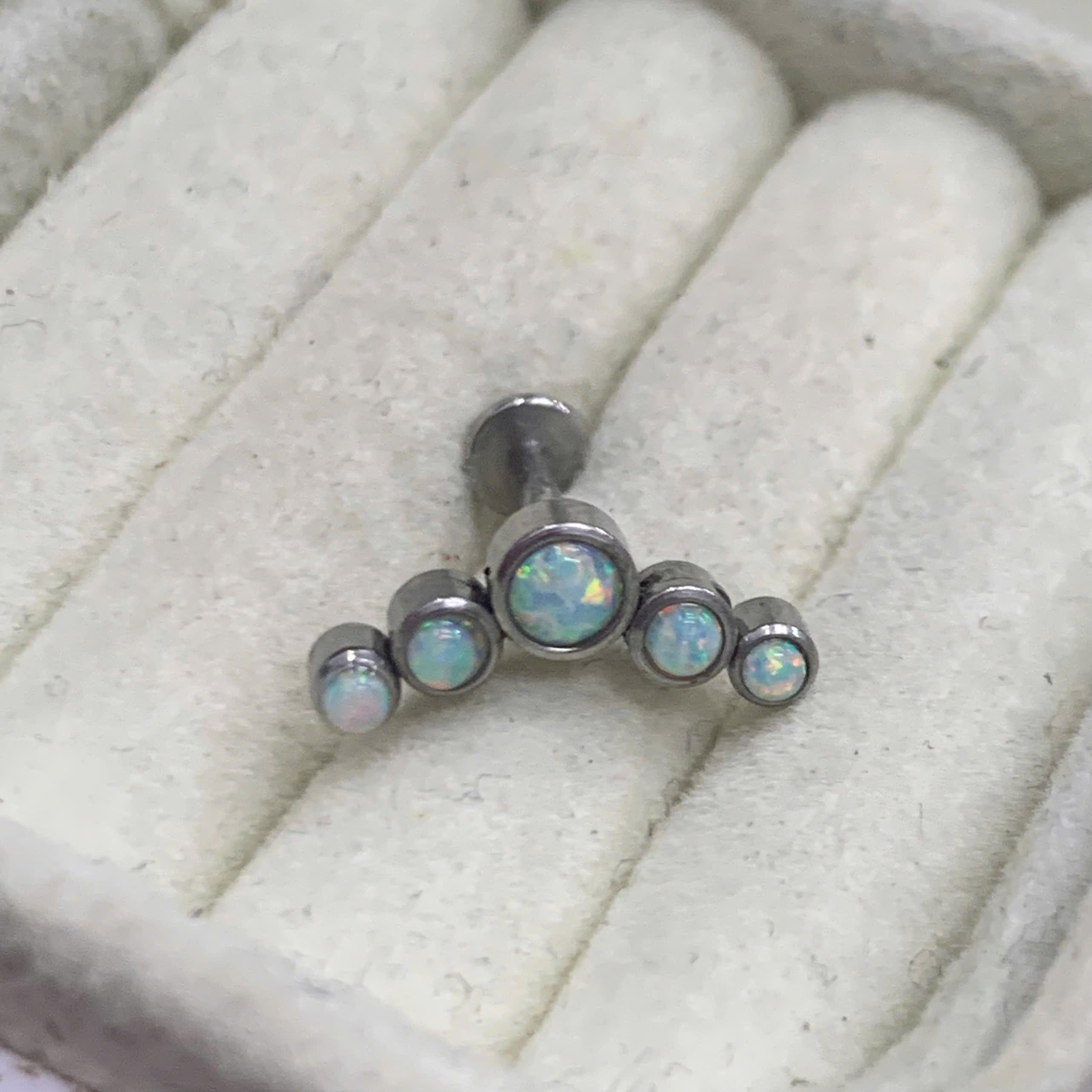Khuyên kiểu titan 5 đá opal xanh._thumbnail_2