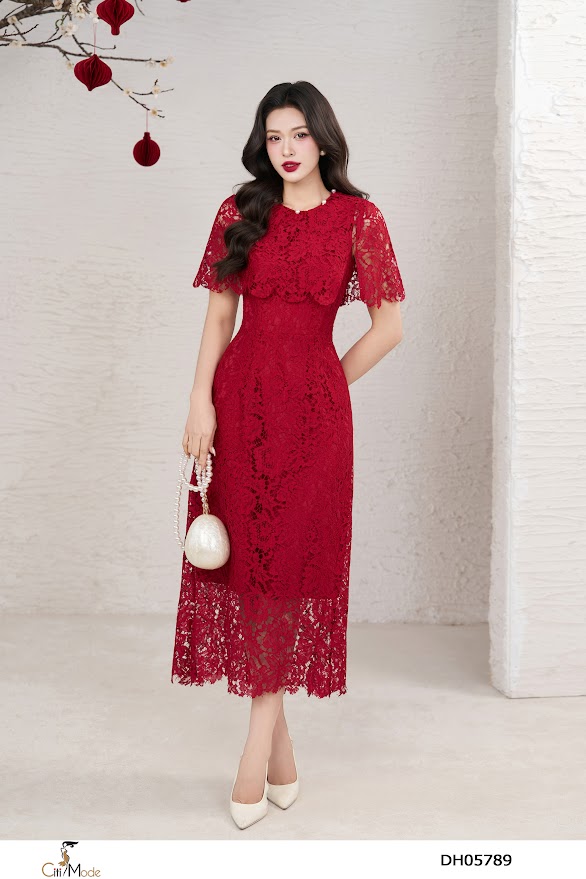 Đầm ôm ren đỏ tay chơm đính hoa ngực