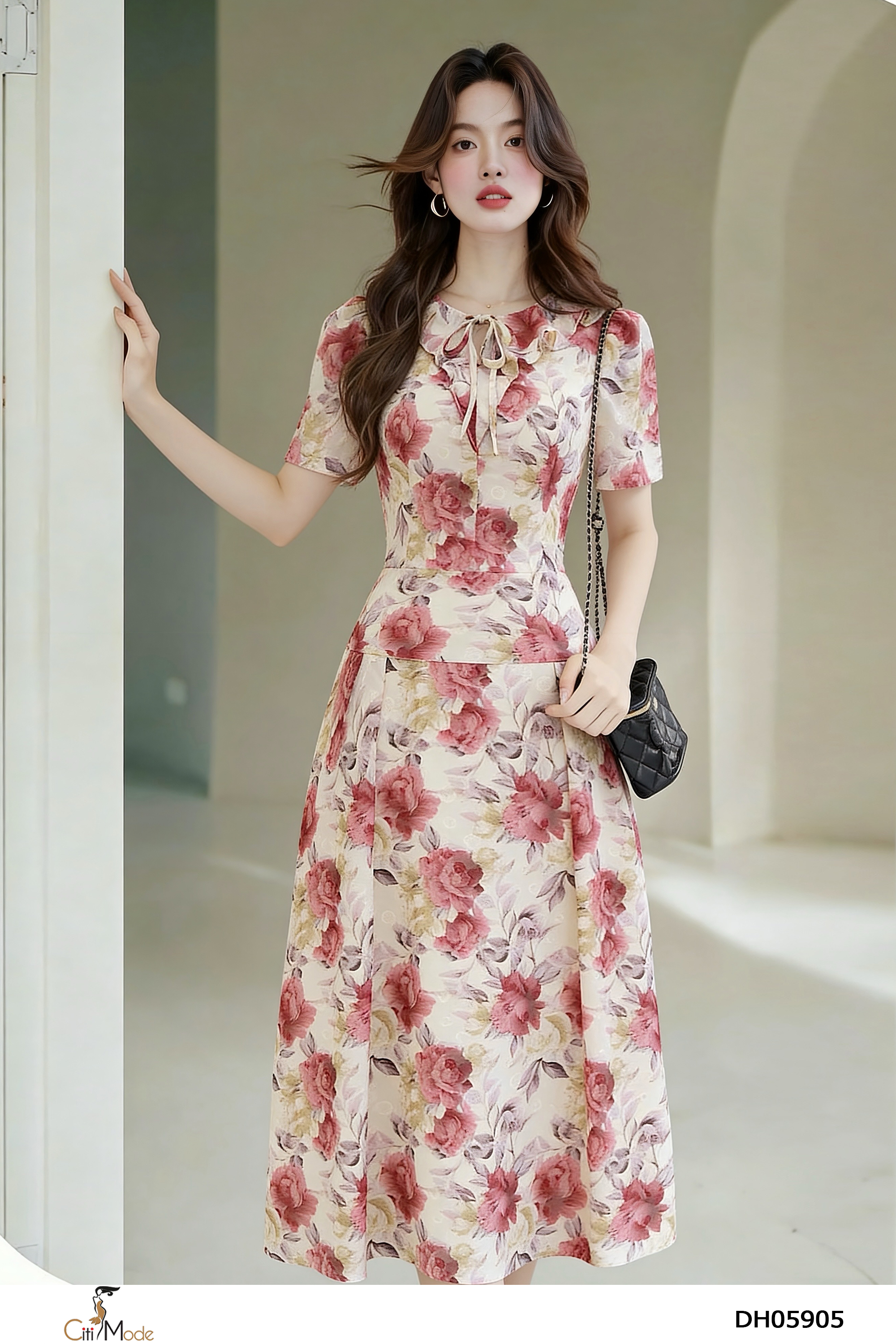 Đầm xòe hoa đỏ cổ bèo cách điệu