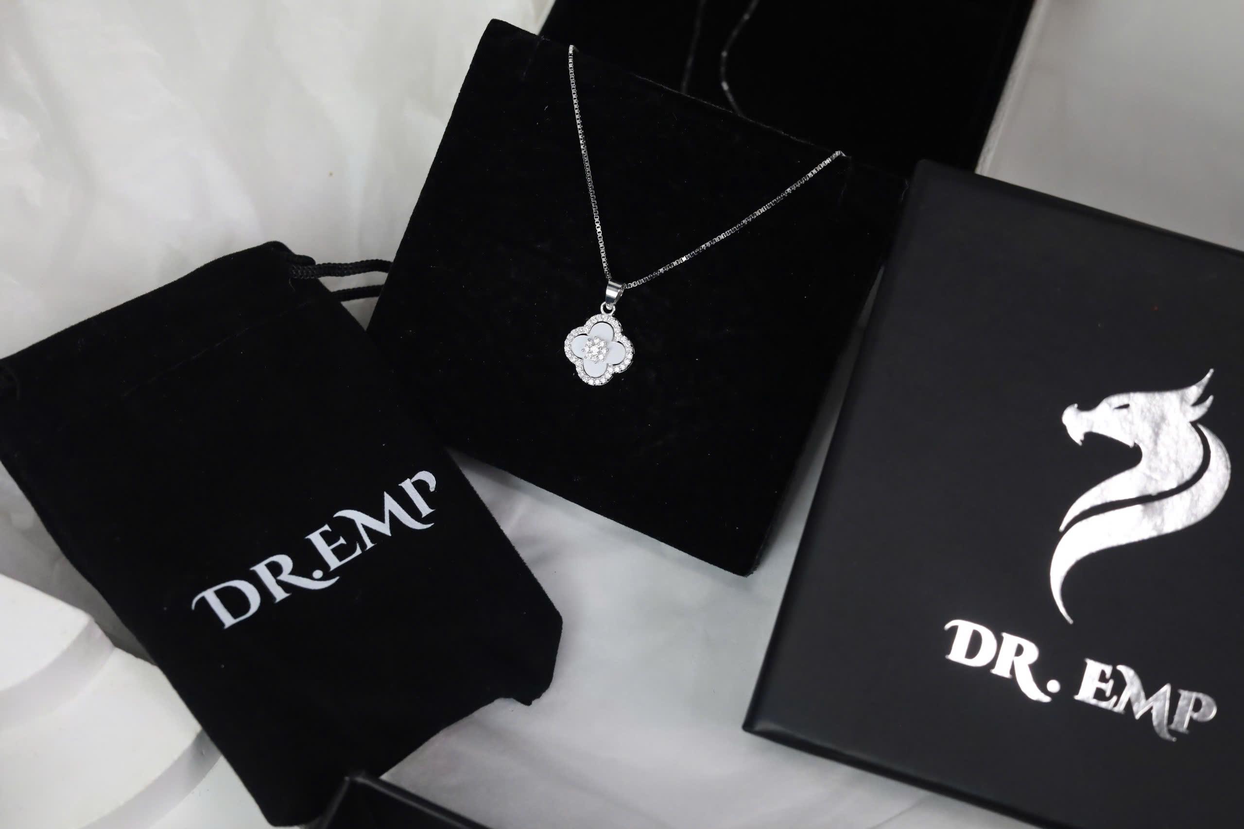 Vòng cổ bạc 4 lá xà cừ trắng xi bạch kim