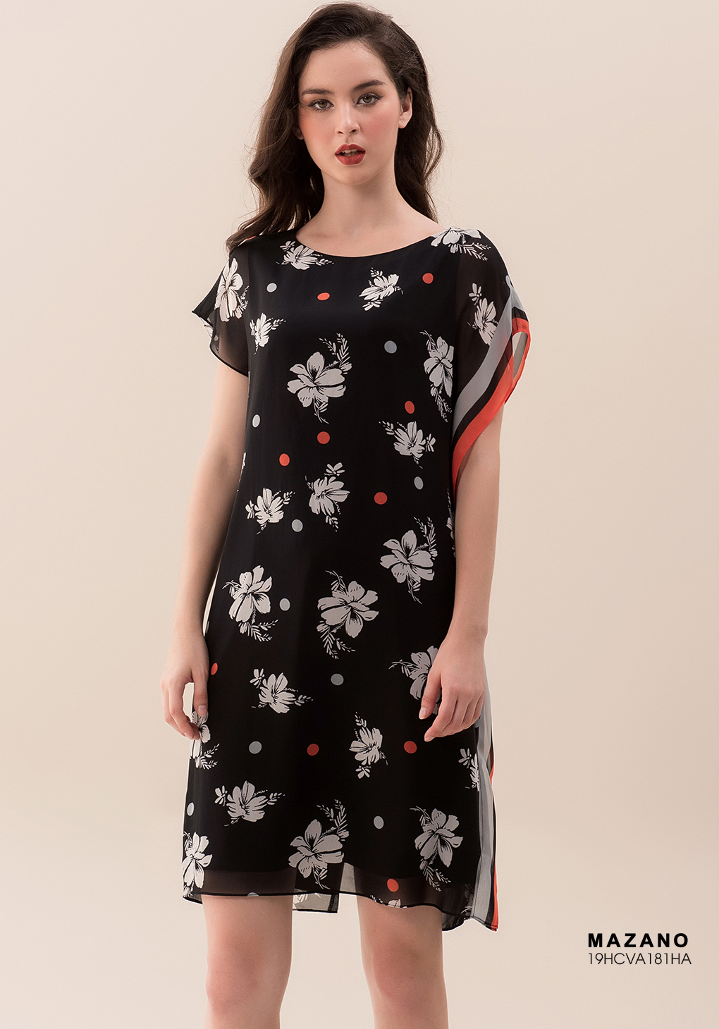 Đầm suông vải voan đen in họa tiết cánh dơi