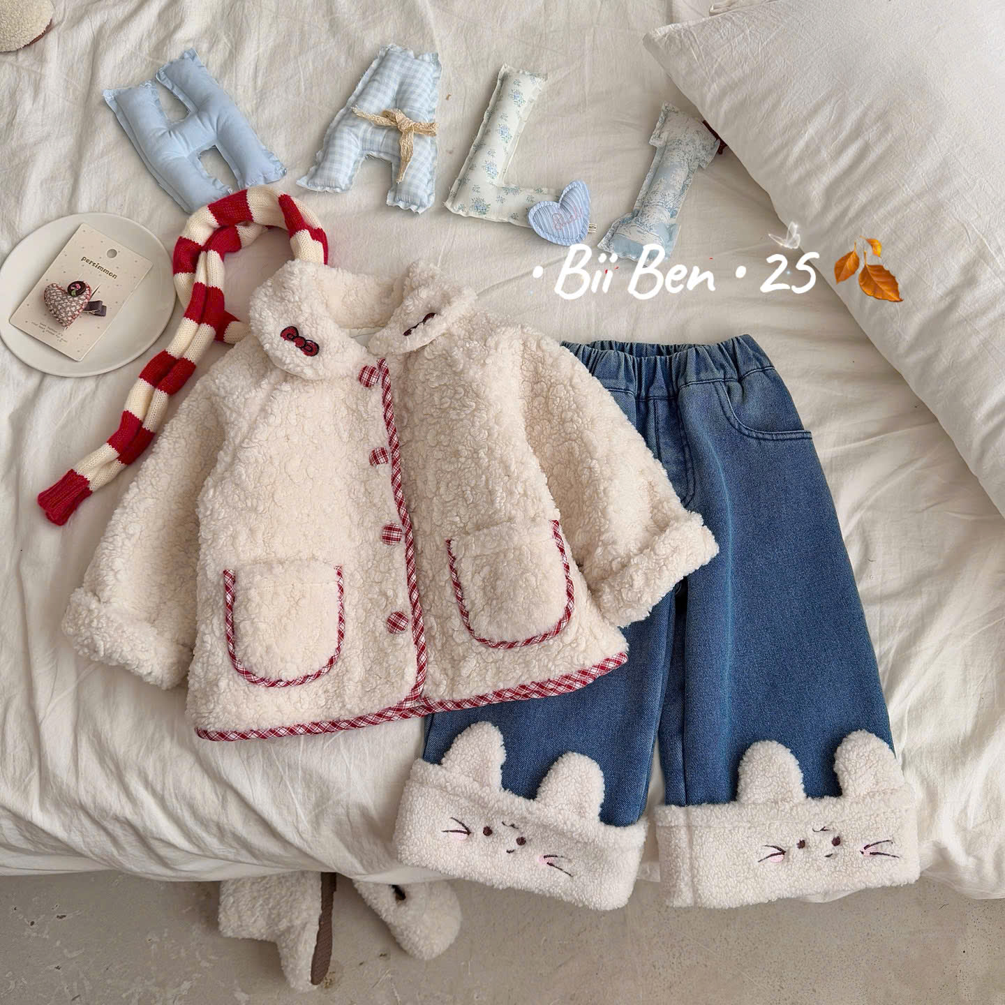 (M101) Ao khoác lông cừu thêu kitty viền đỏ_thumbnail_0