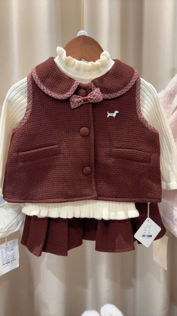 (S84) Set váy dạ đỏ 3 chi tiết áo gile kèm váy xếp ly và áo len cổ bèo nơ trước ngực