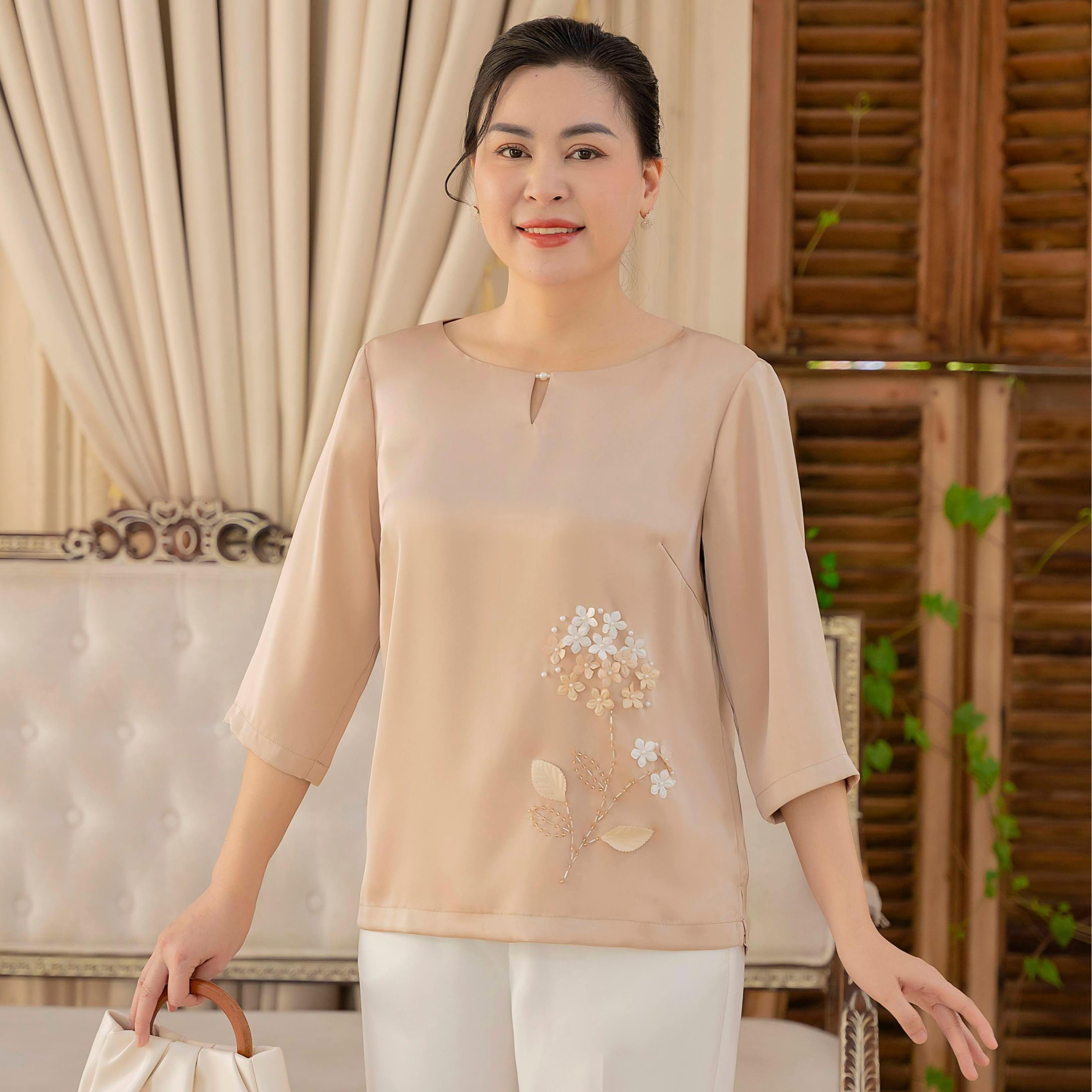 GUMOM - Áo Kiểu Trung Niên U50 U60 Cao Cấp Cổ Tròn Tay Lỡ Thêu Hoa Đính Nút Sang Trọng Cho Nữ - Women Nhung Kem Xanh Nho Tua Rua Top Voi_thumbnail_6