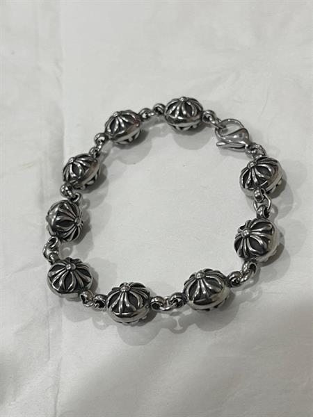 vòng tay titan charm cầu tròn chrome heart.