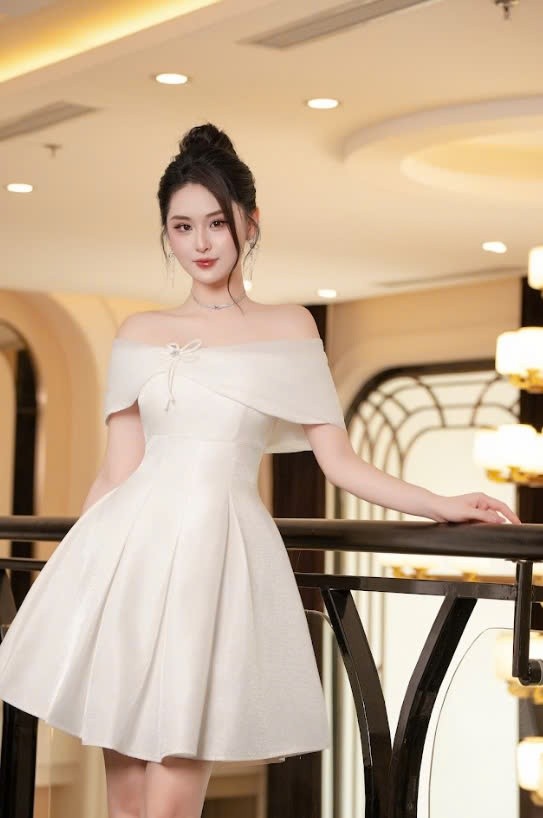 Váy trễ vai phối tơ