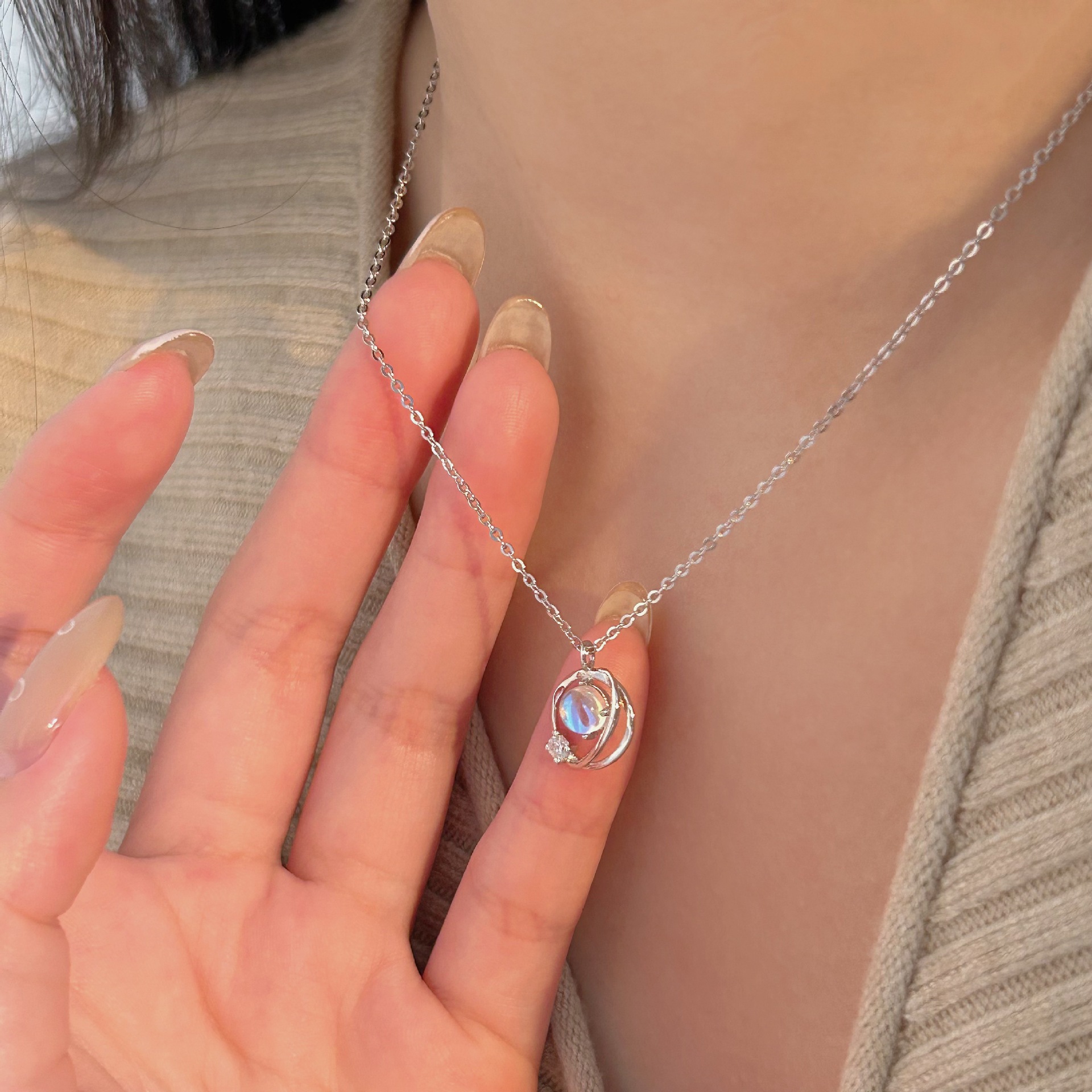 D205 - Dây chuyền địa cầu đá moon mặt trăng_thumbnail_3